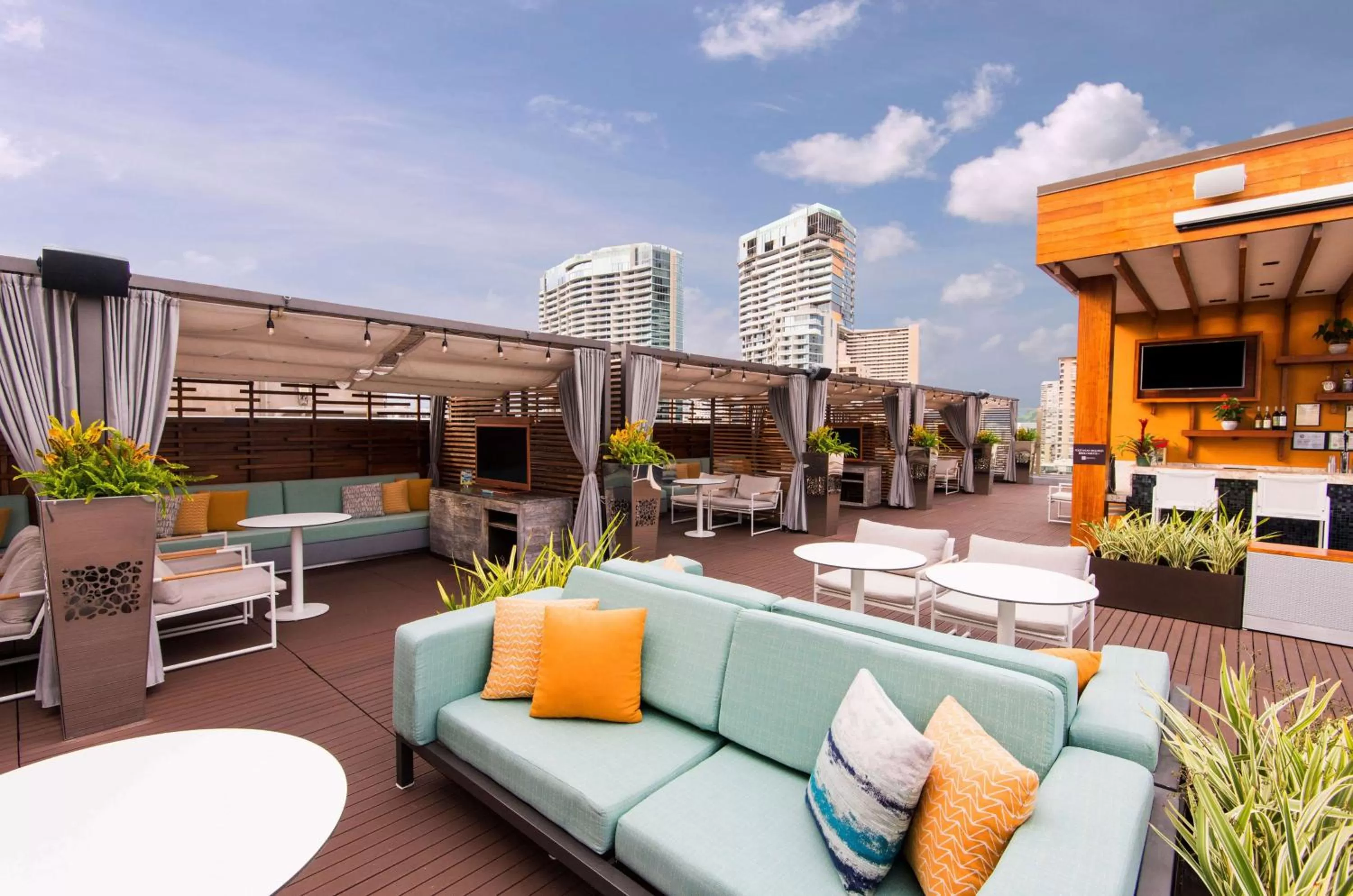 Dining area in Hilton Grand Vacations Club Hokulani Waikiki Honolulu