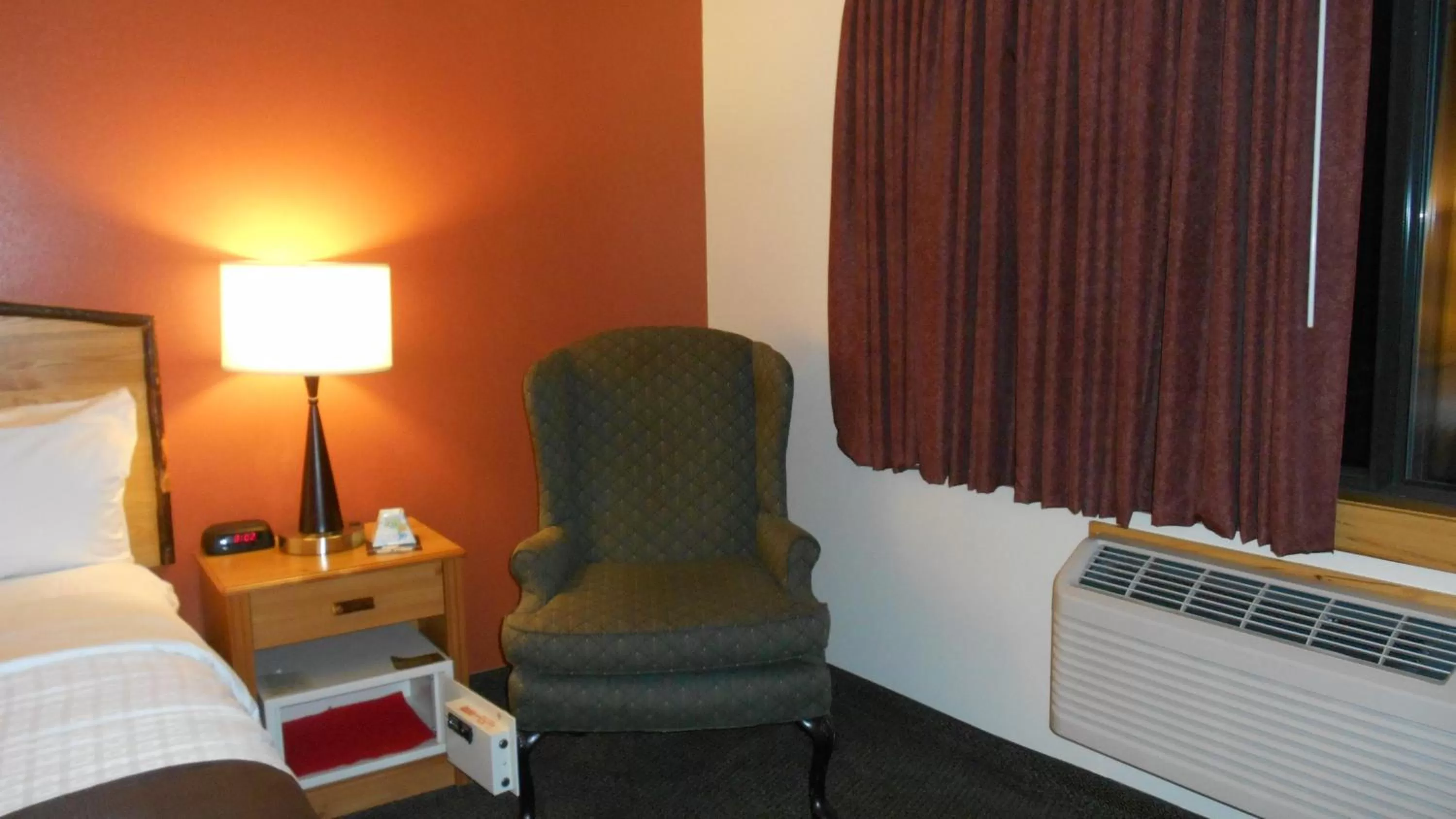 Seating area, Bed in AmericInn by Wyndham Oswego