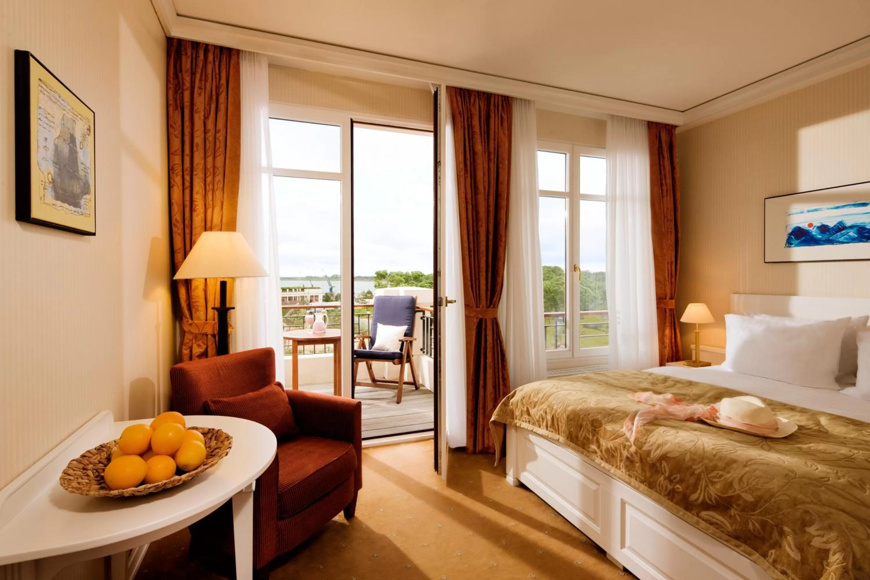 Photo of the whole room, Bed in Yachthafenresidenz Hohe Düne