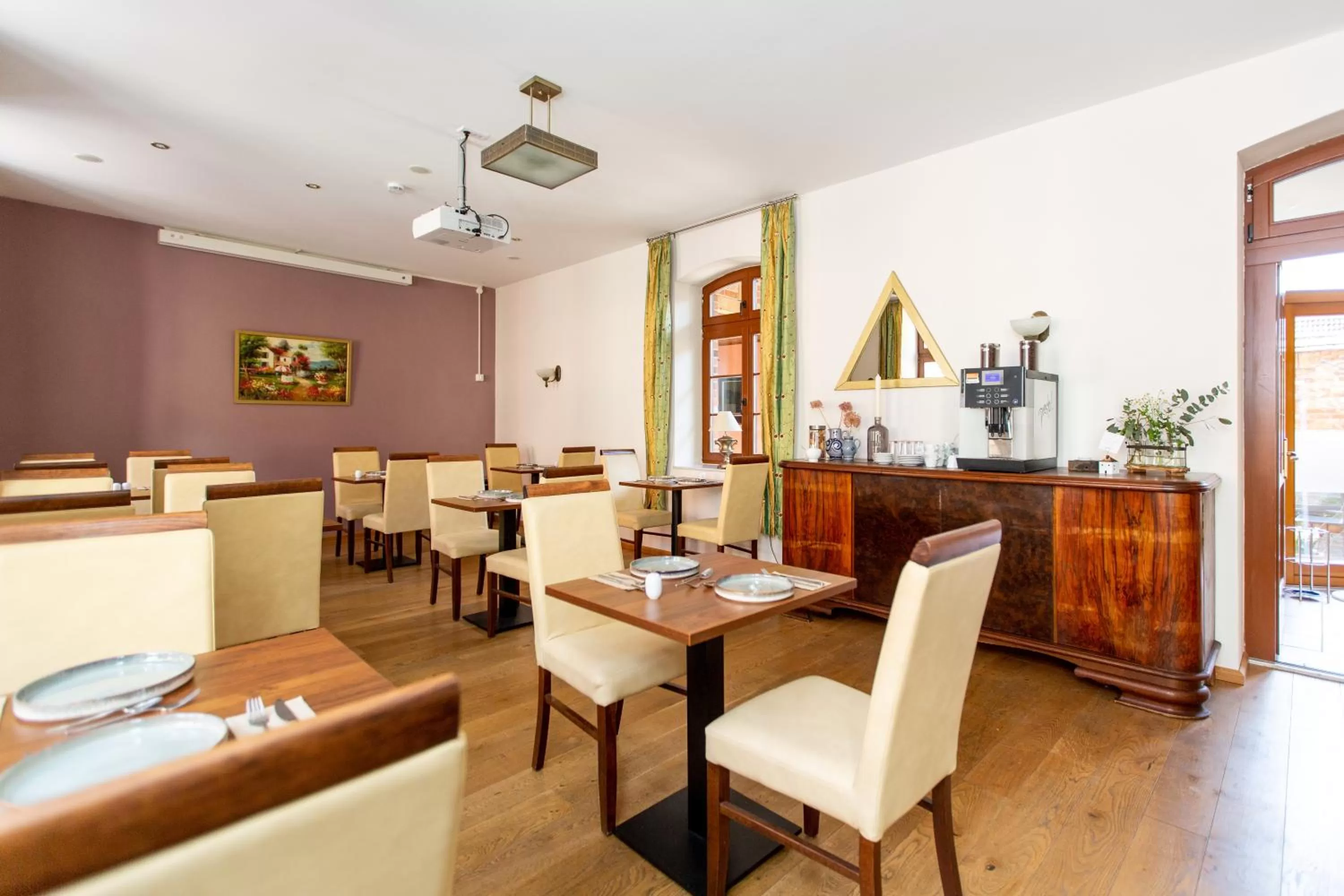 Restaurant/places to eat in Hotel und Restaurant Haus Sajons