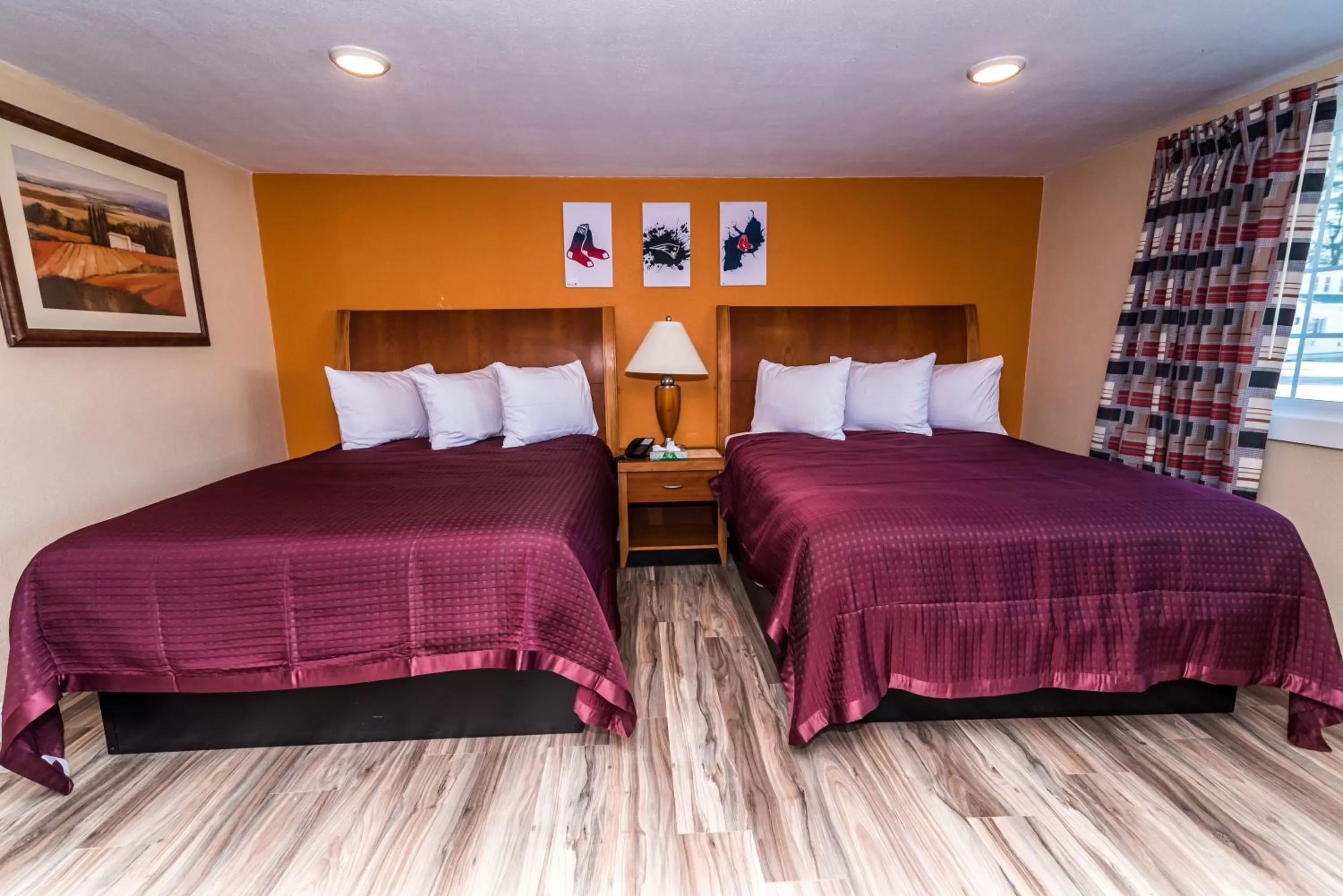 Bed in The Minuteman Inn Acton Concord Littleton