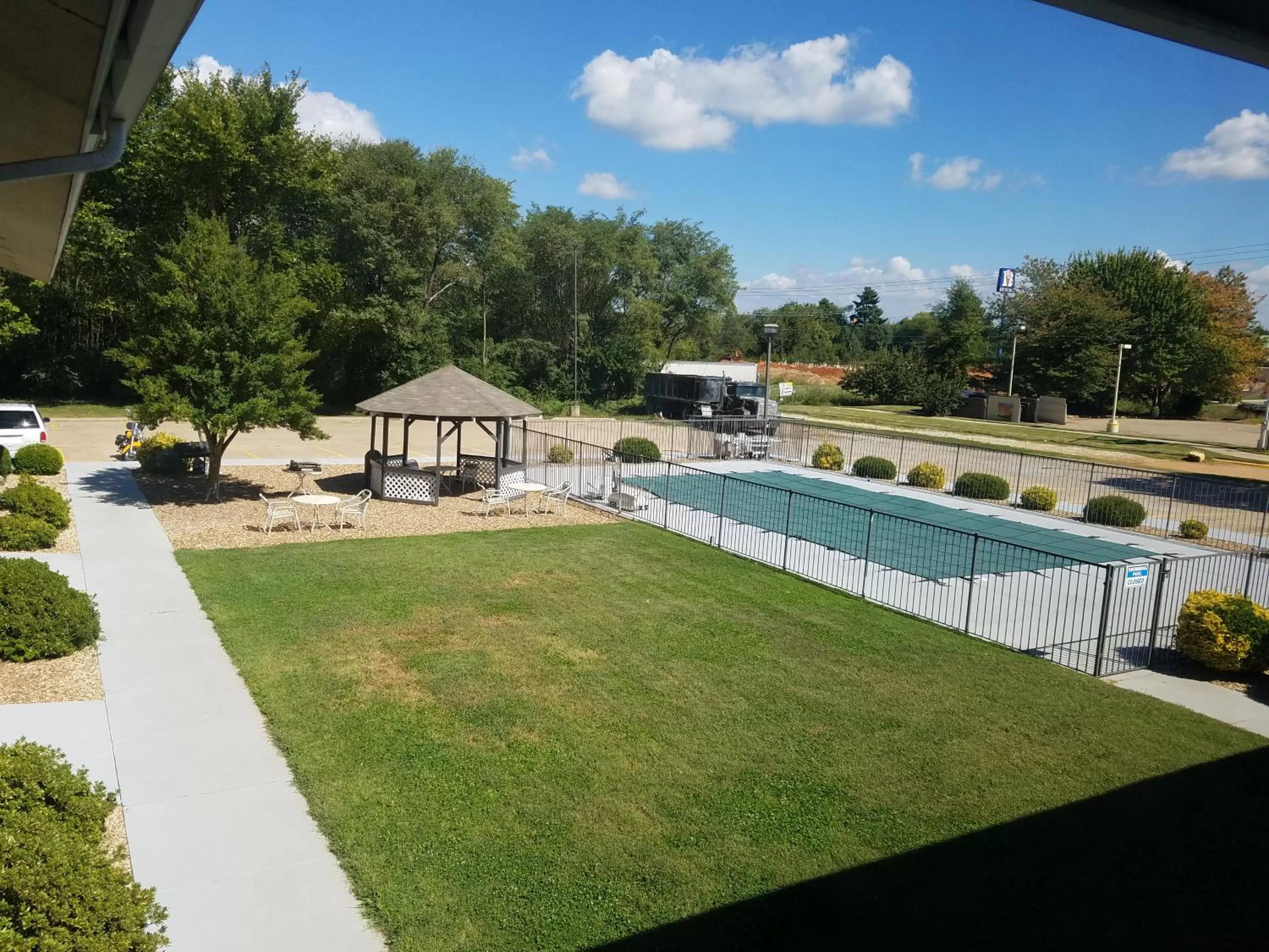 BBQ facilities in Super 8 by Wyndham Bentonville