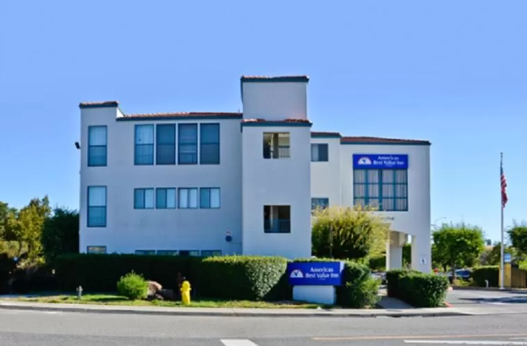 Facade/entrance in America's Best Value Inn of Novato