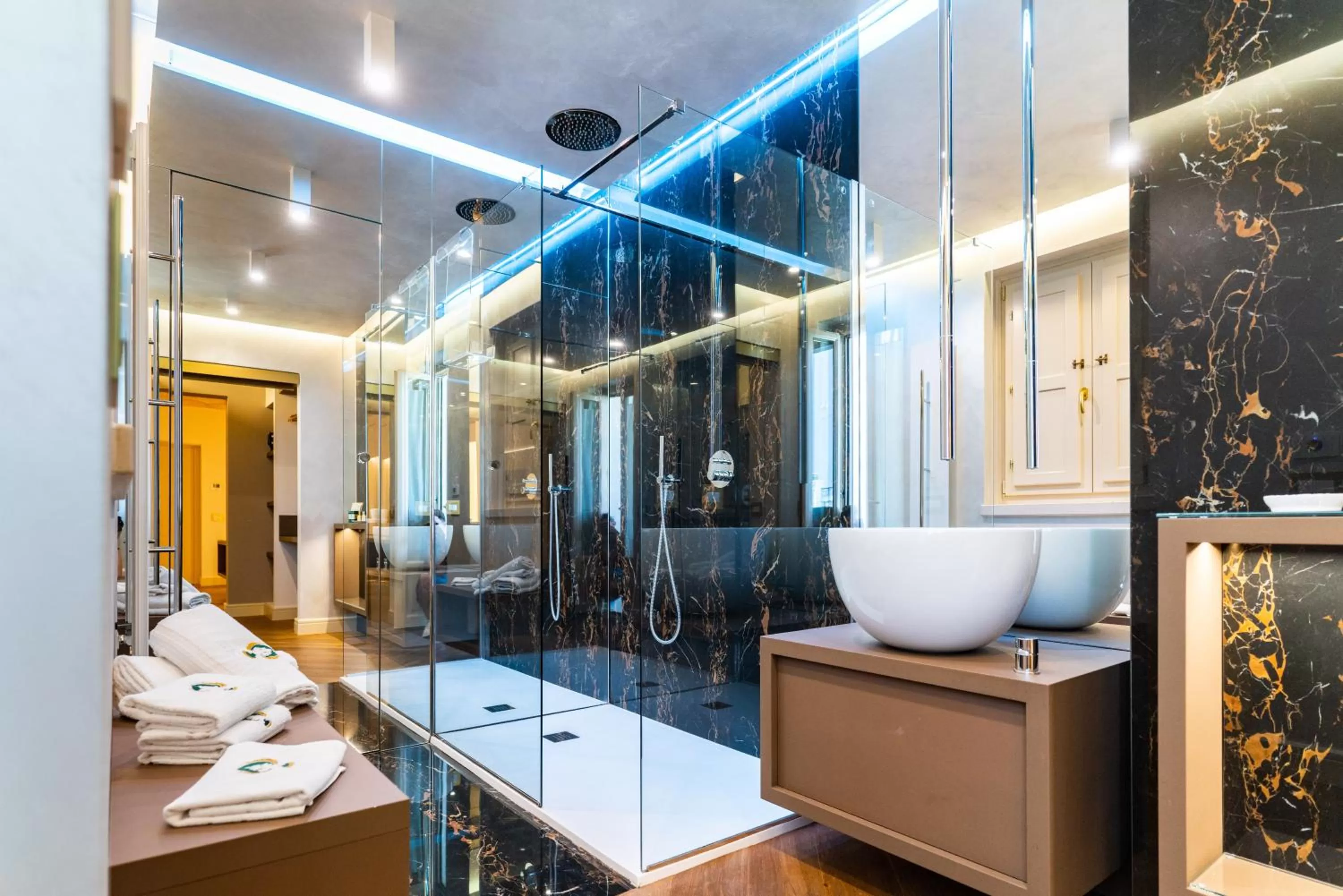 Shower in Palazzo Scotto