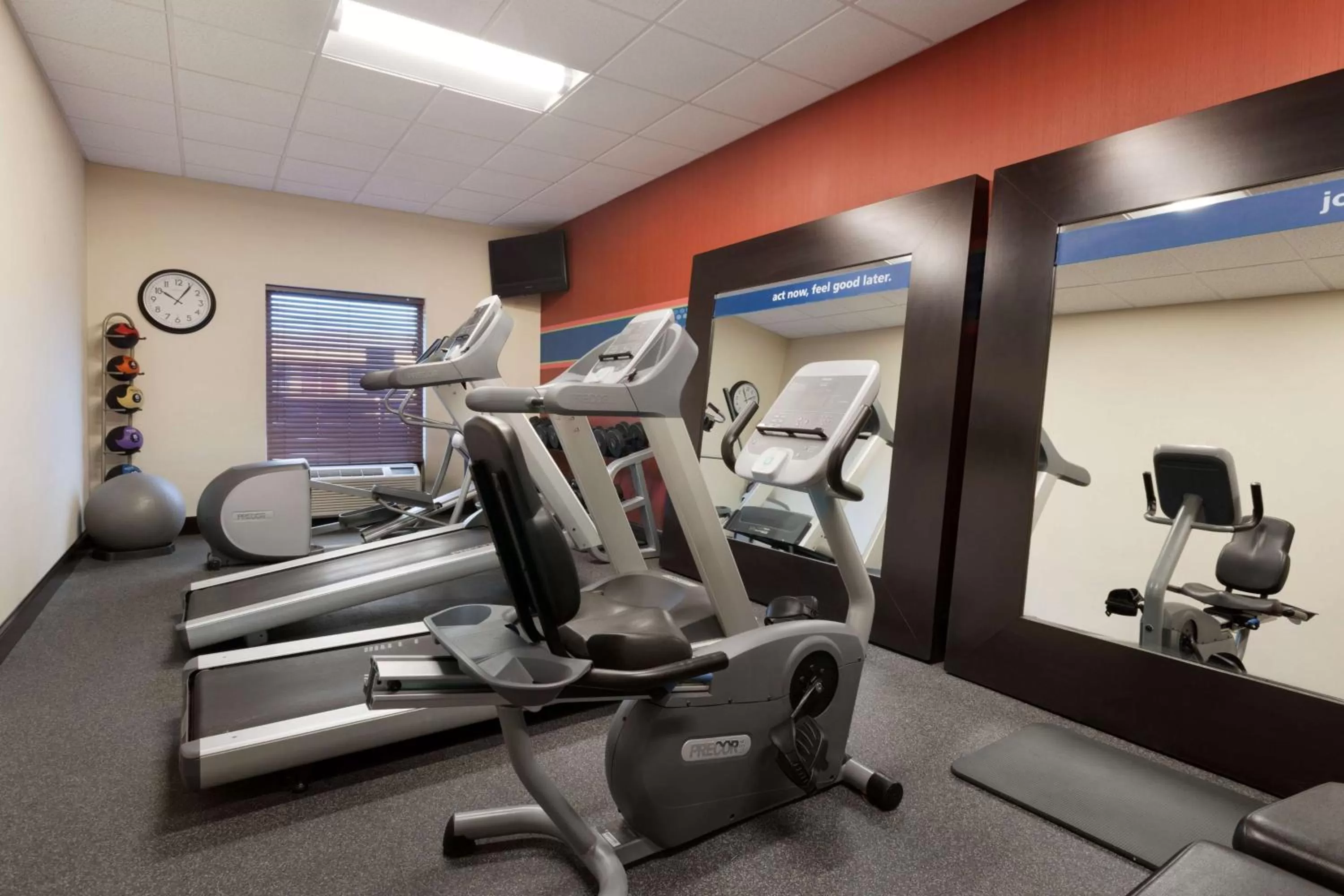Fitness centre/facilities in Hampton Inn & Suites Birmingham Airport Area