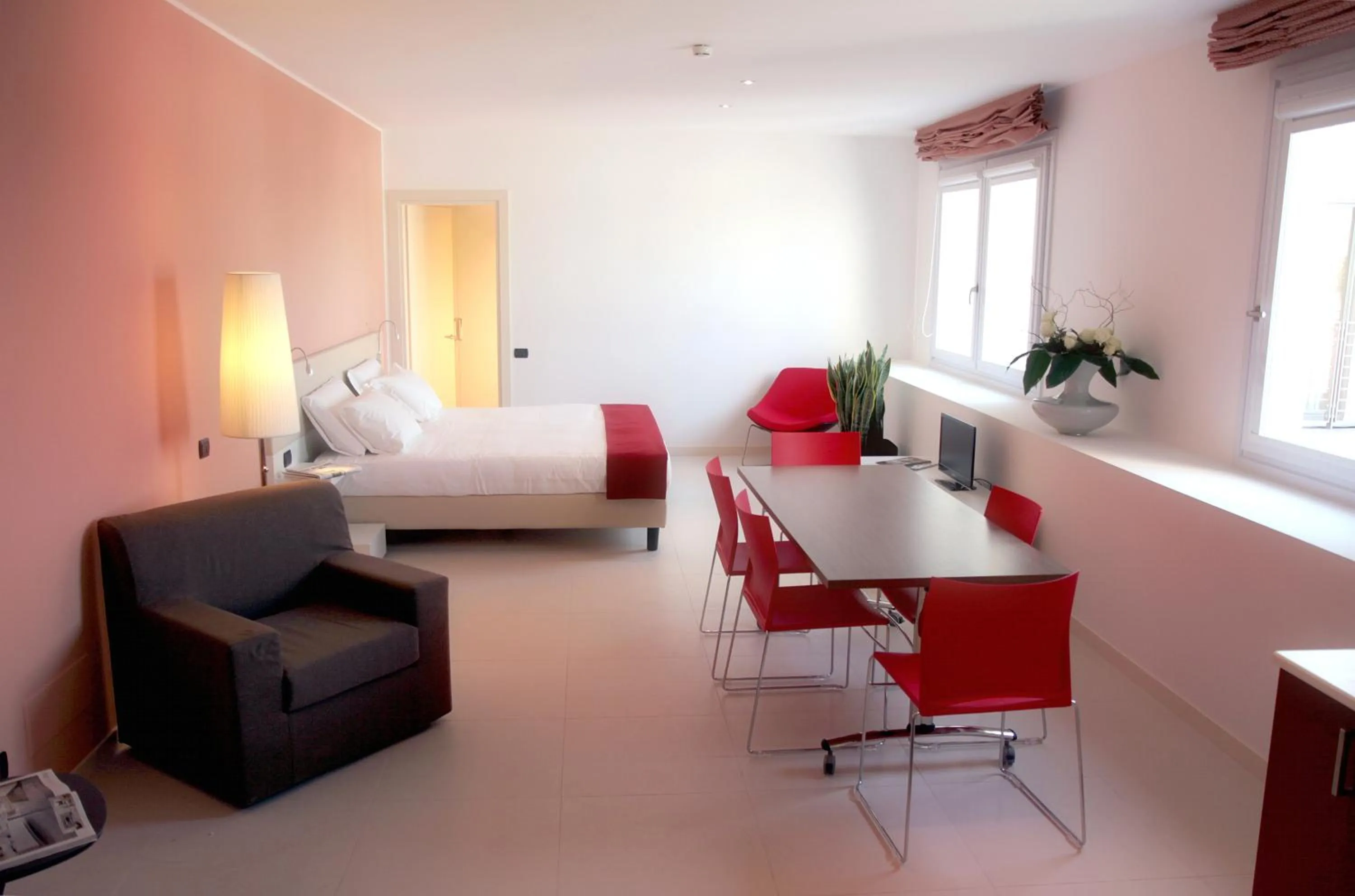 Photo of the whole room, Bed in UNA HOTELS Le Terrazze Treviso Hotel & Residence