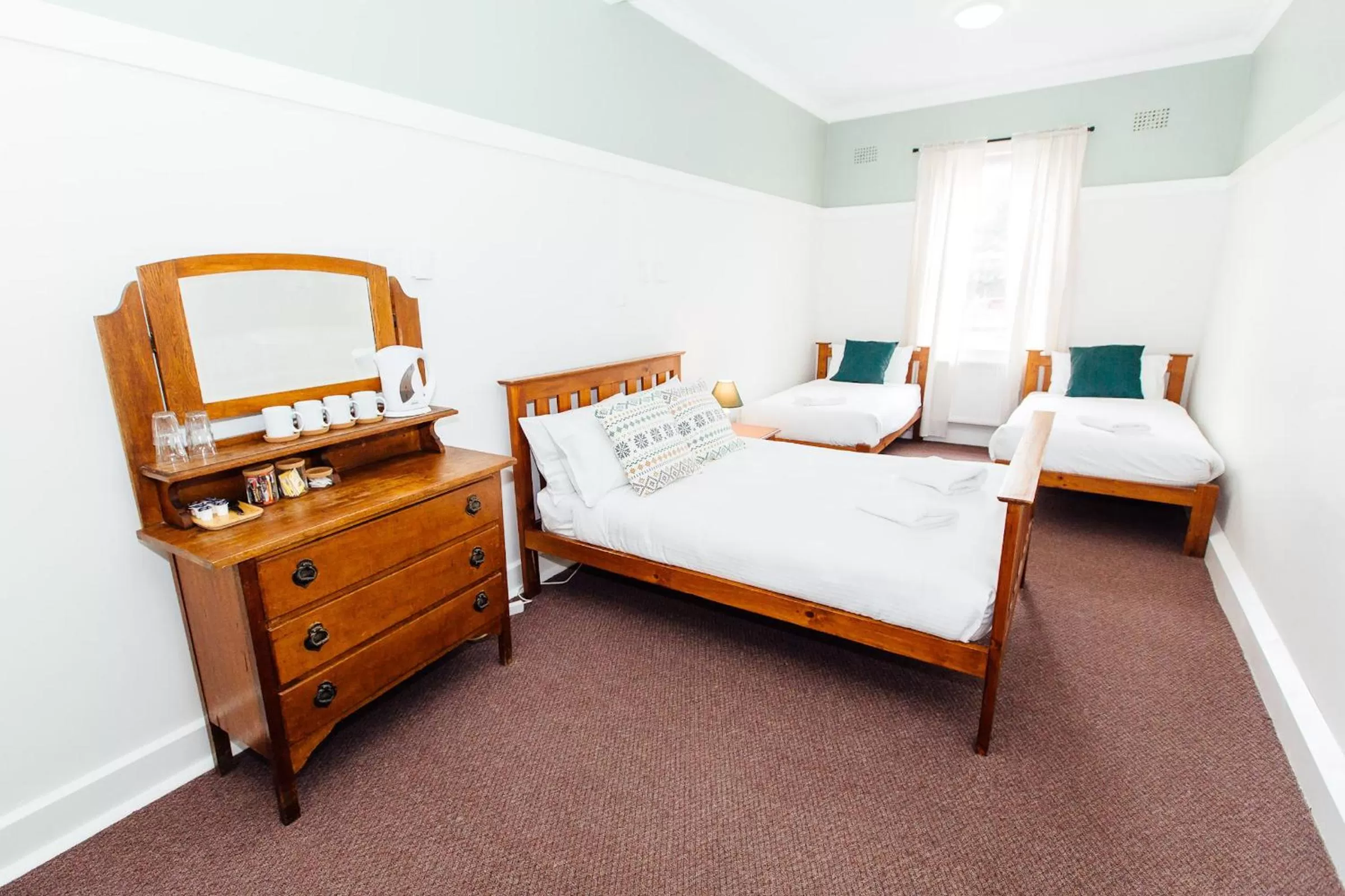 Photo of the whole room, Bed in Bundanoon Hotel