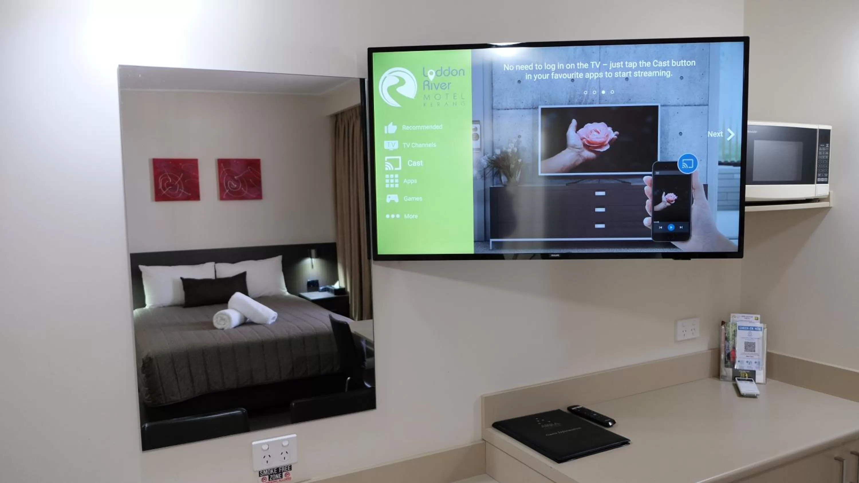 Bed in Loddon River Motel Kerang