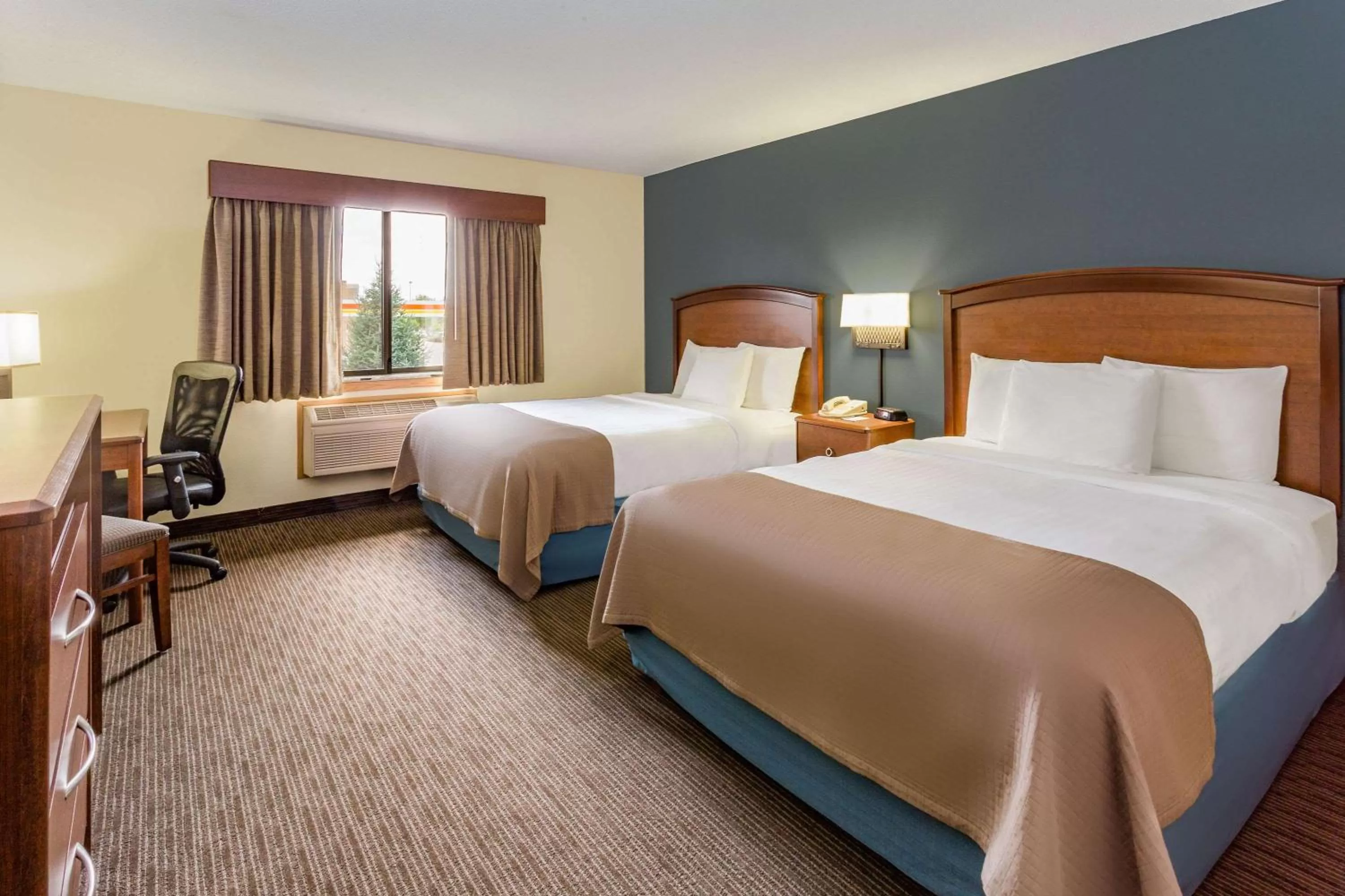 Photo of the whole room, Bed in AmericInn by Wyndham Princeton MN