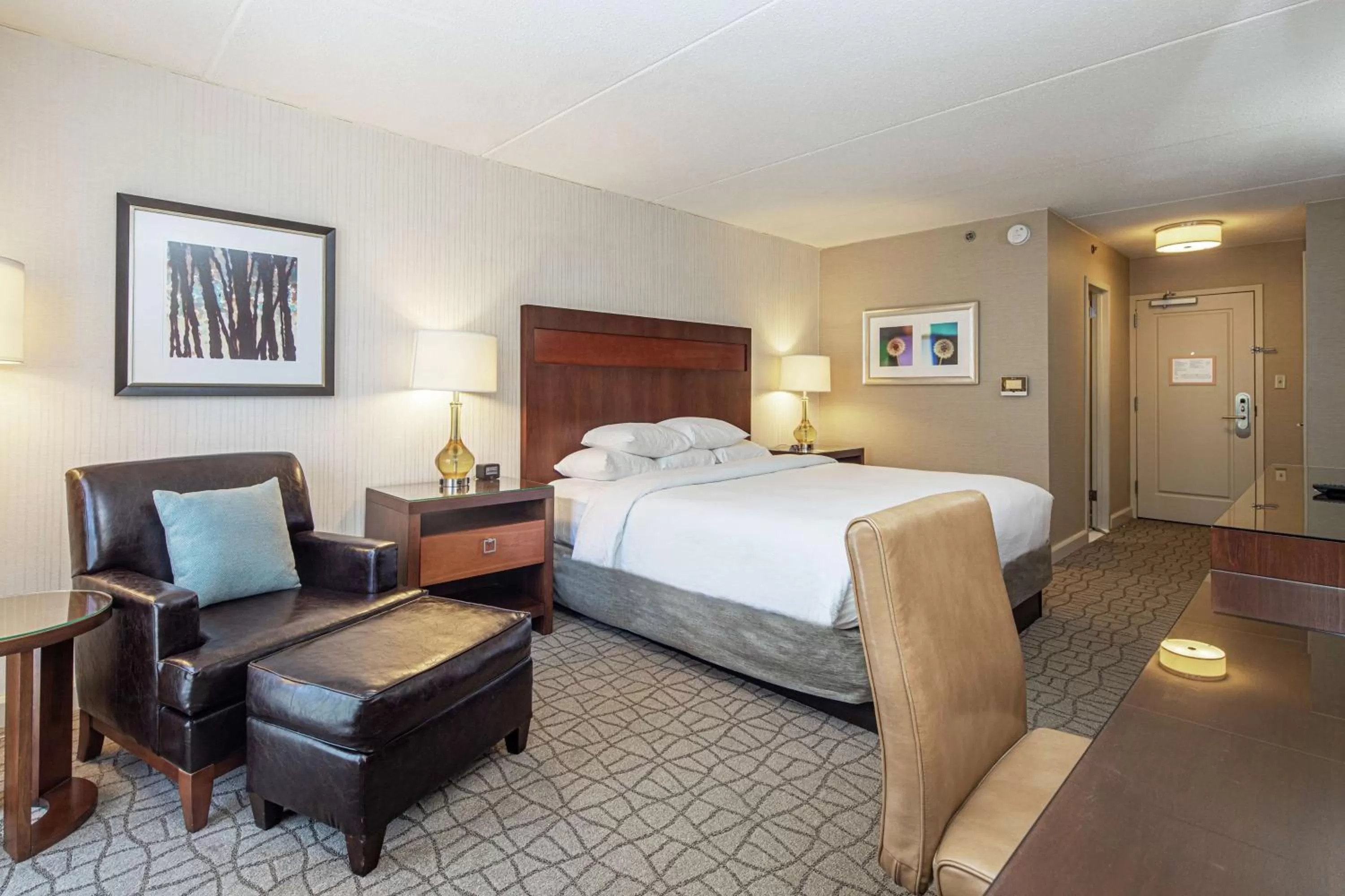 Bedroom, Bed in DoubleTree by Hilton Pittsburgh-Green Tree