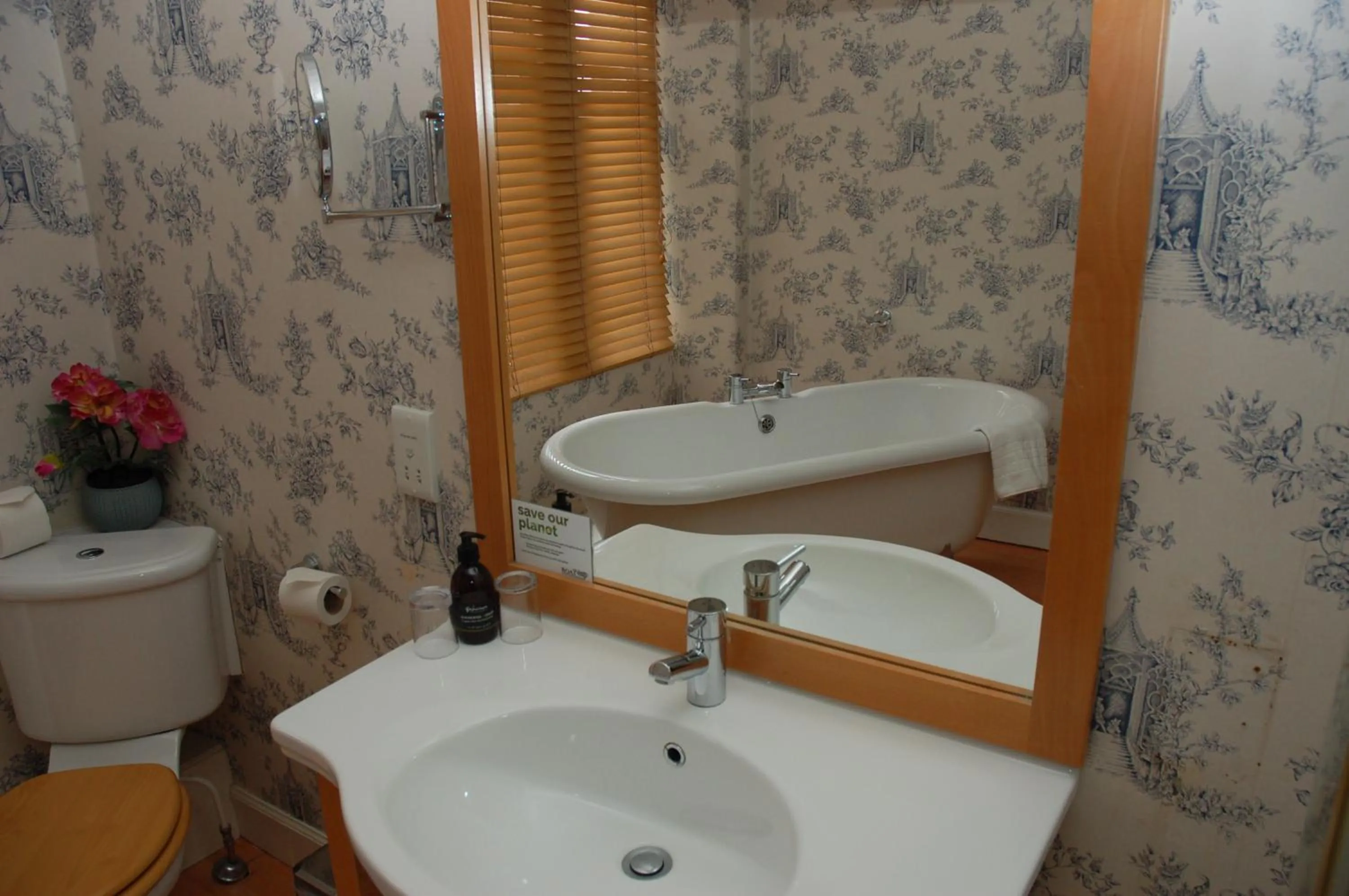 Bathroom in Boat Country Inn and Restaurant