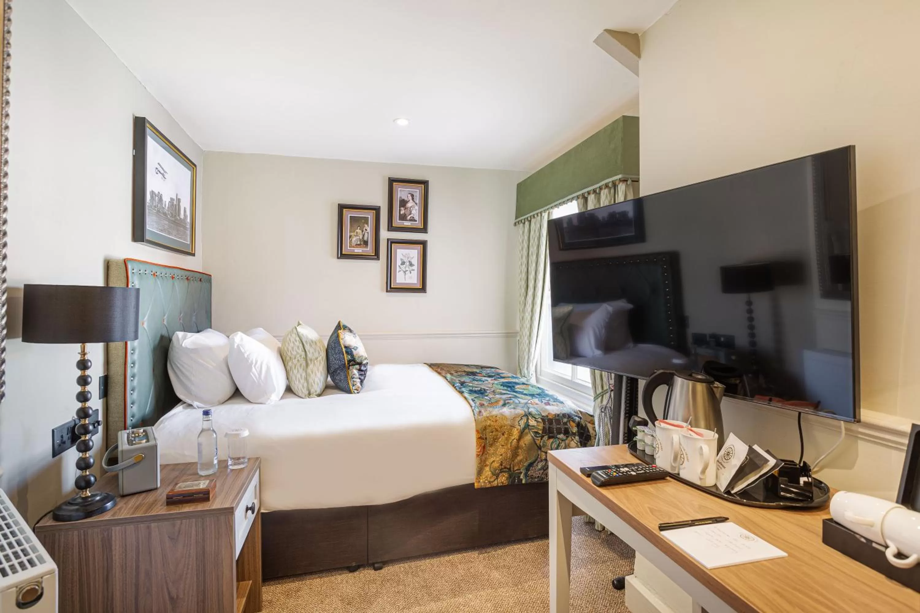 Bed in The George Hotel, Amesbury, Wiltshire - The Coaching Inn Group