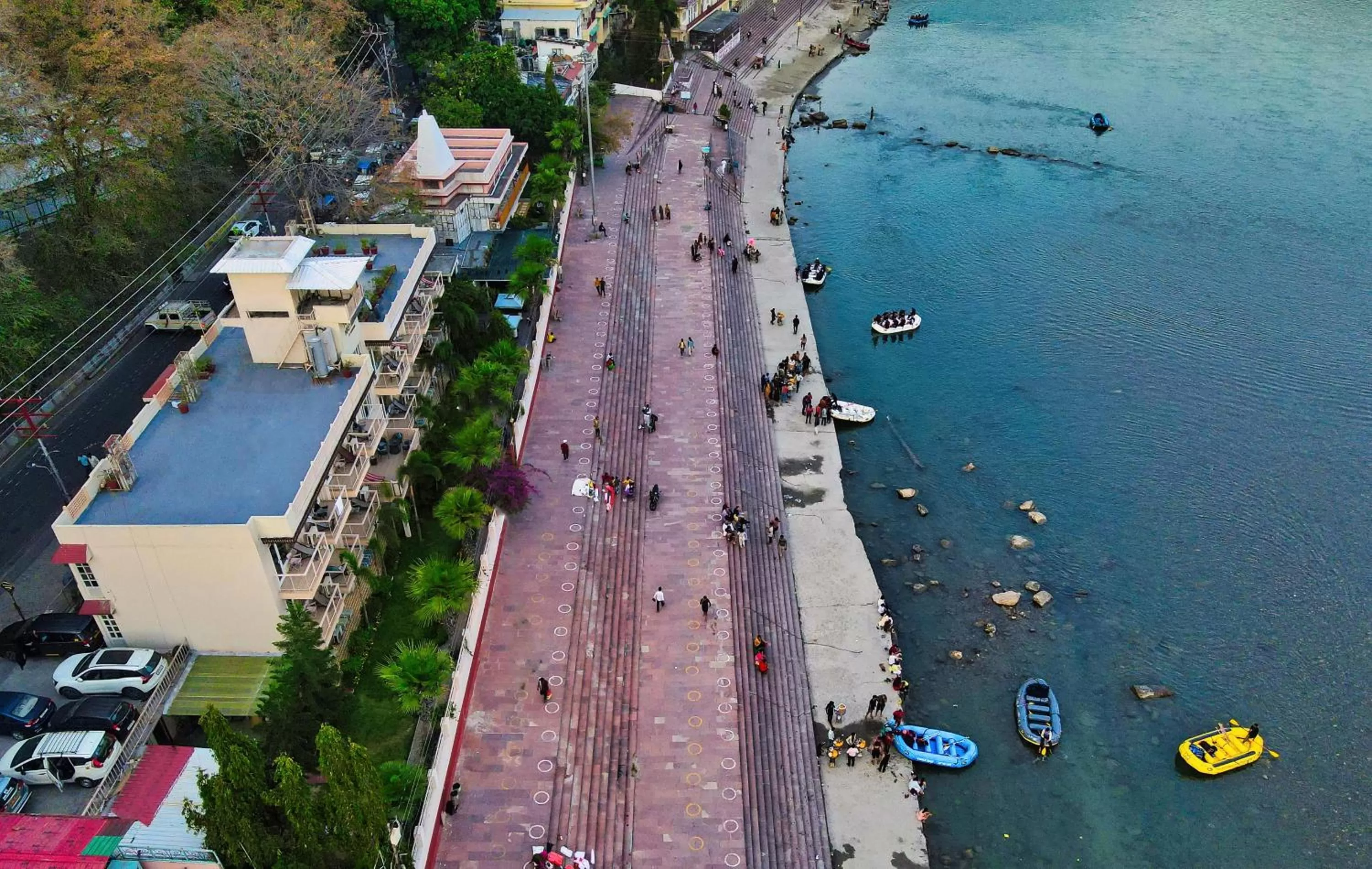 Neighbourhood in Yog Niketan By Sanskriti