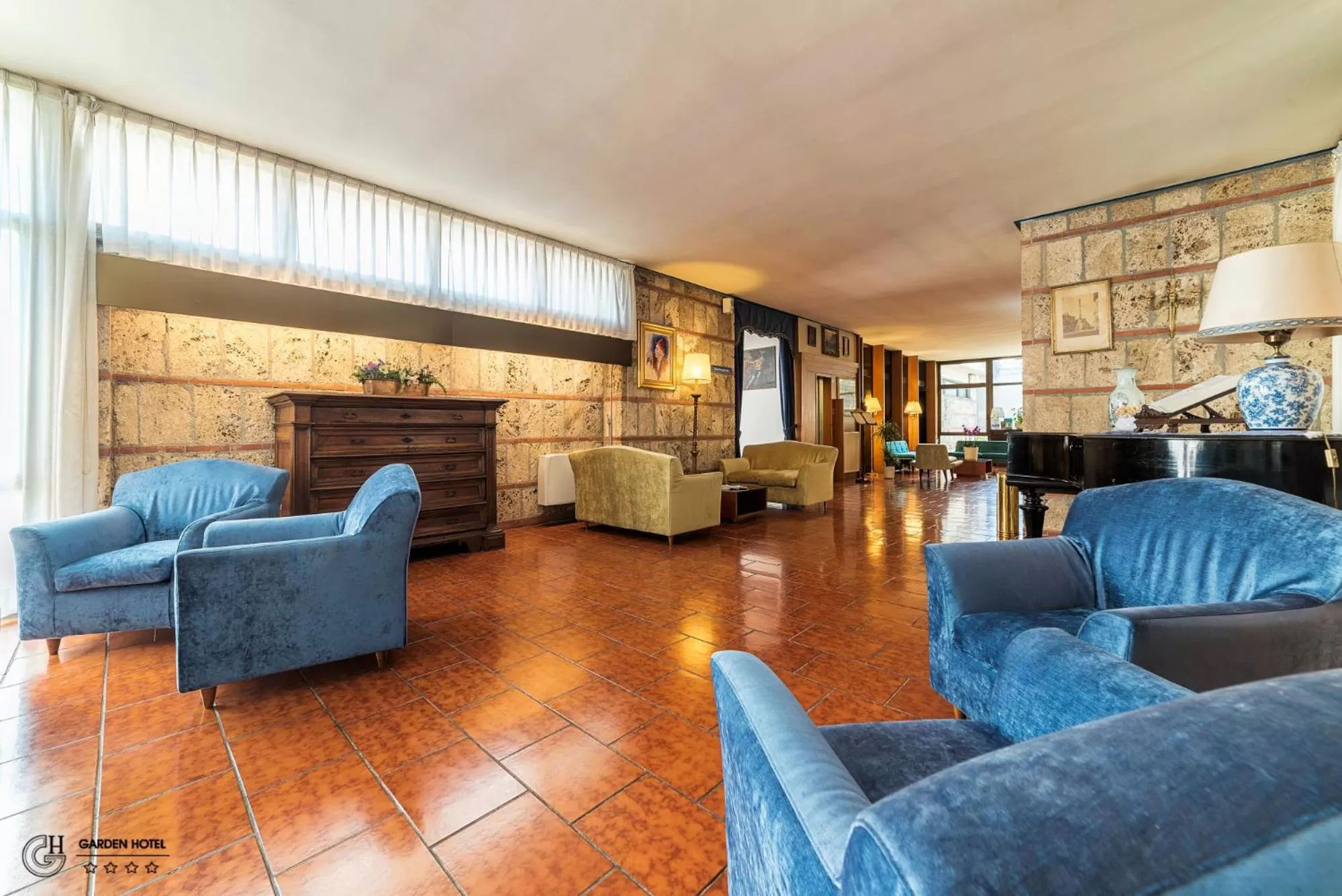 Communal lounge/ TV room in Hotel Garden Terni