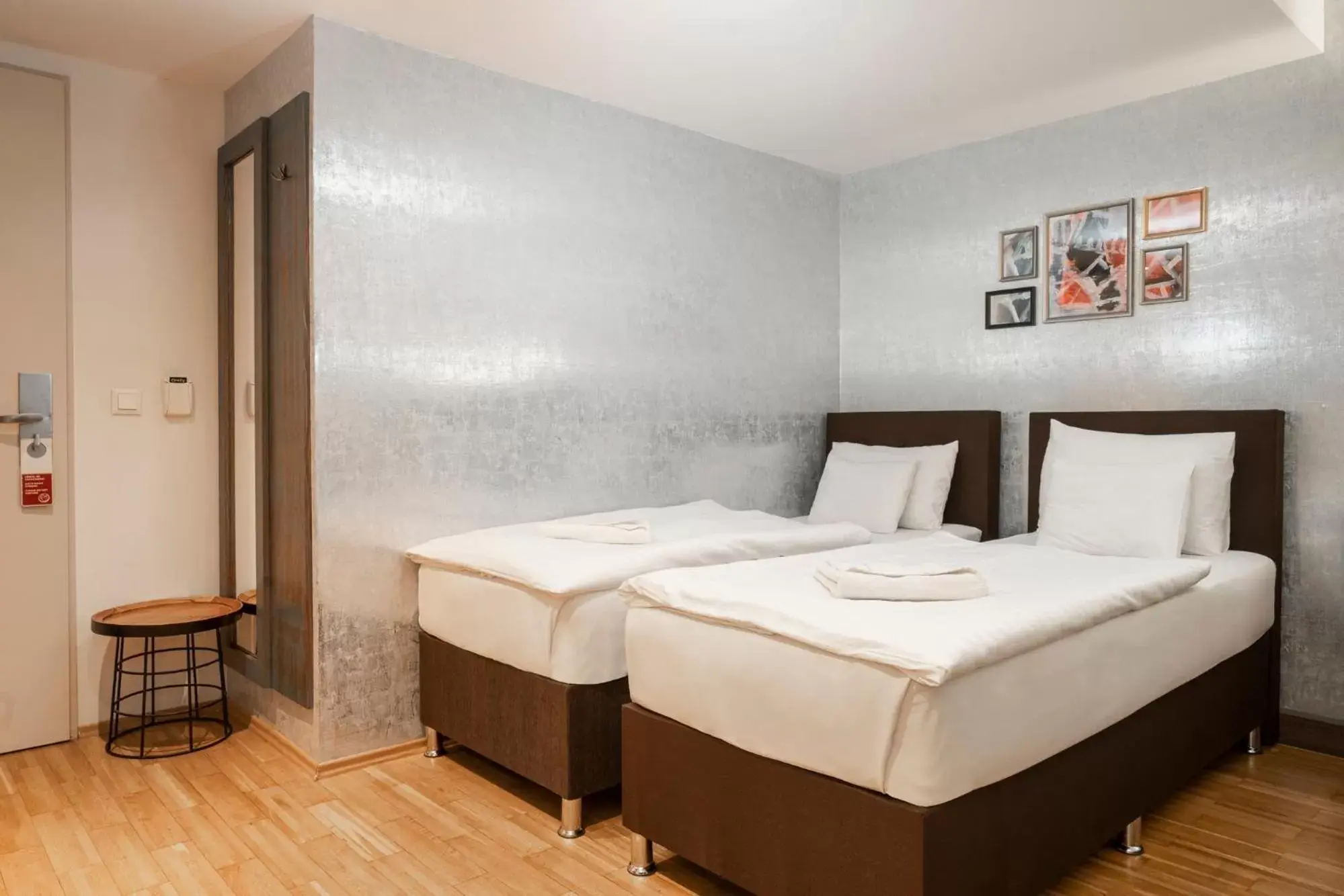 Deluxe Quadruple Room in Hotel Memories Budapest Deluxe Quadruple Room in Hotel Memories Budapest