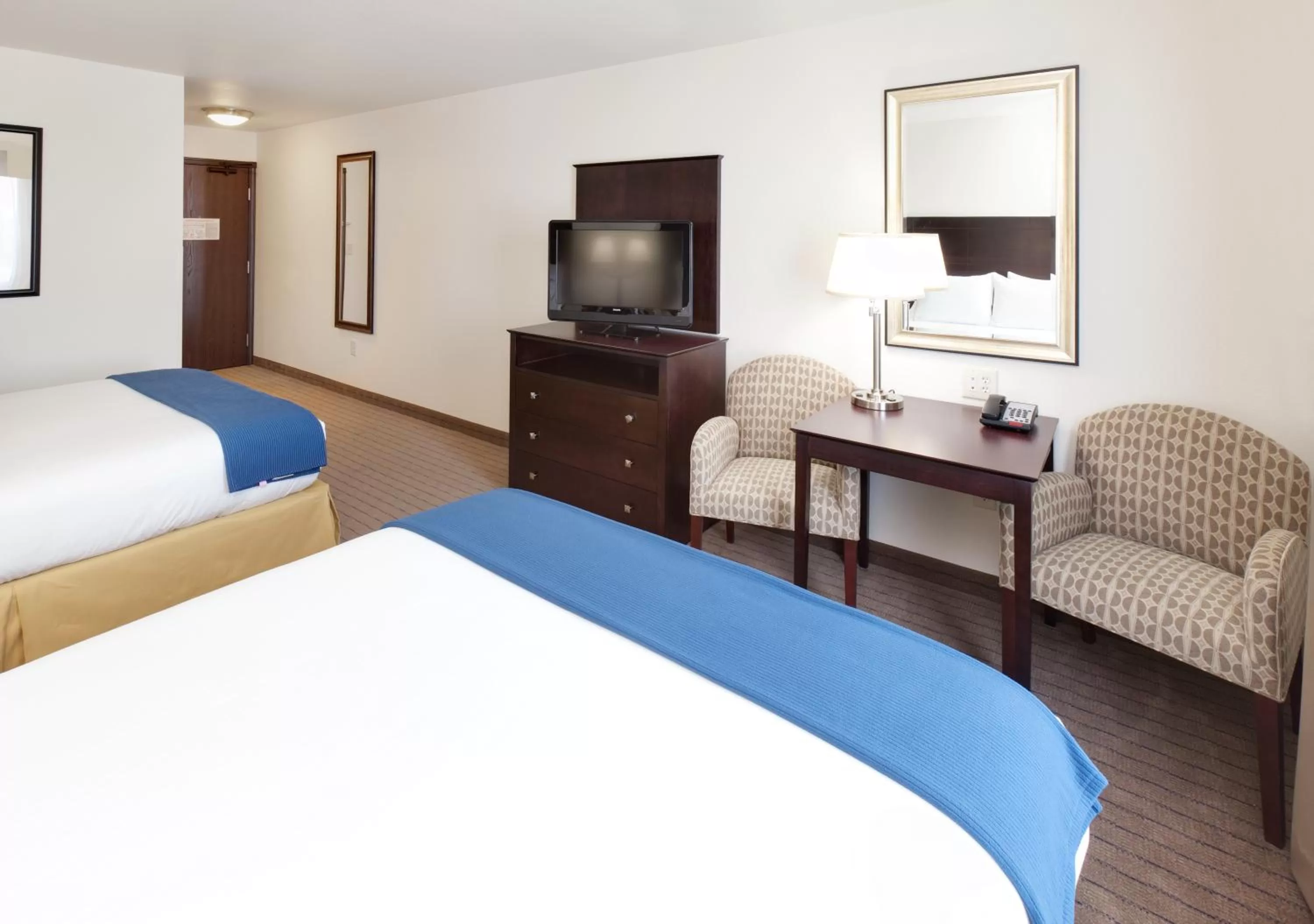 Bed in Holiday Inn Express & Suites - Omaha I - 80 by IHG