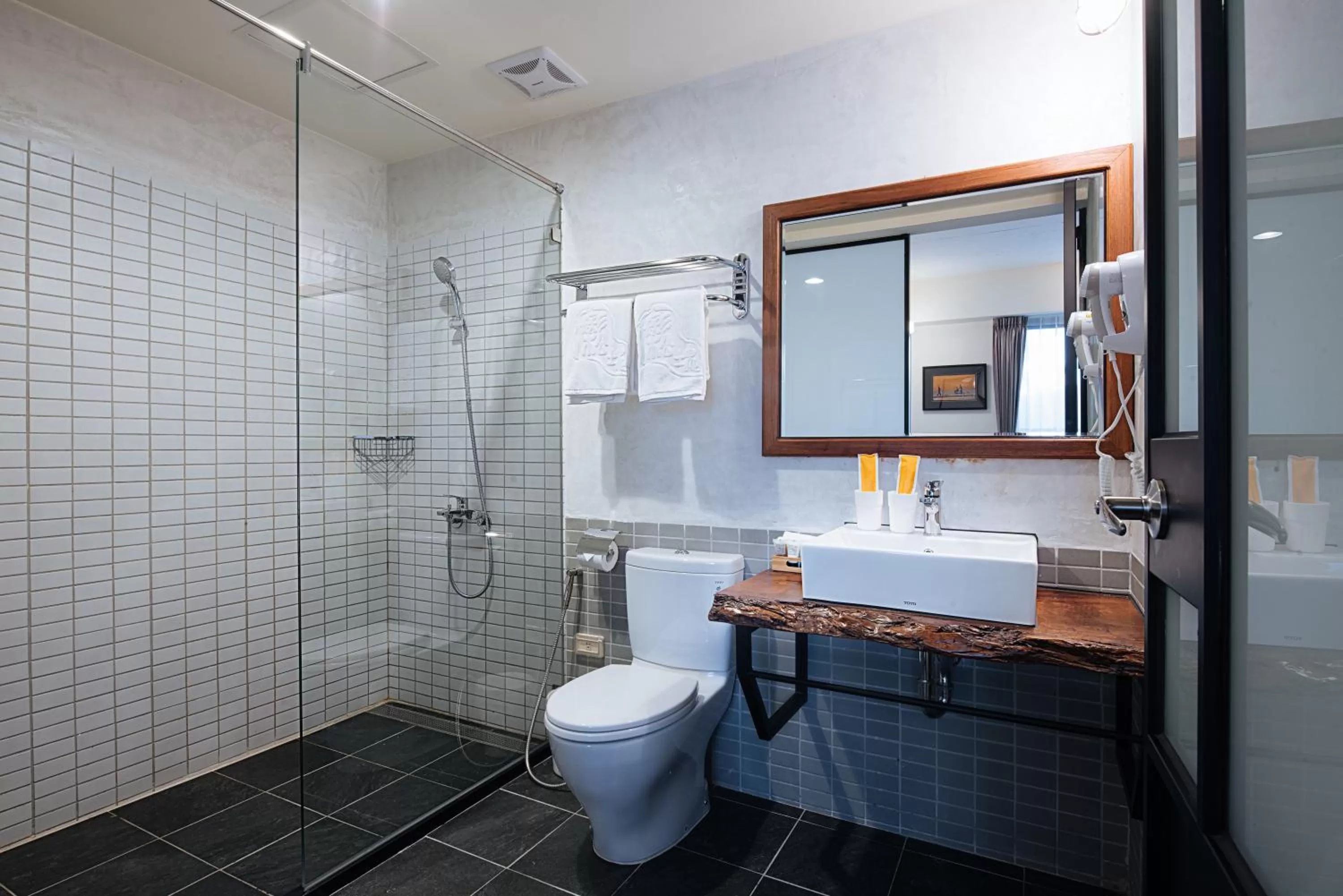 Shower in Chillax Inn B&B 恆春鬆塊民宿