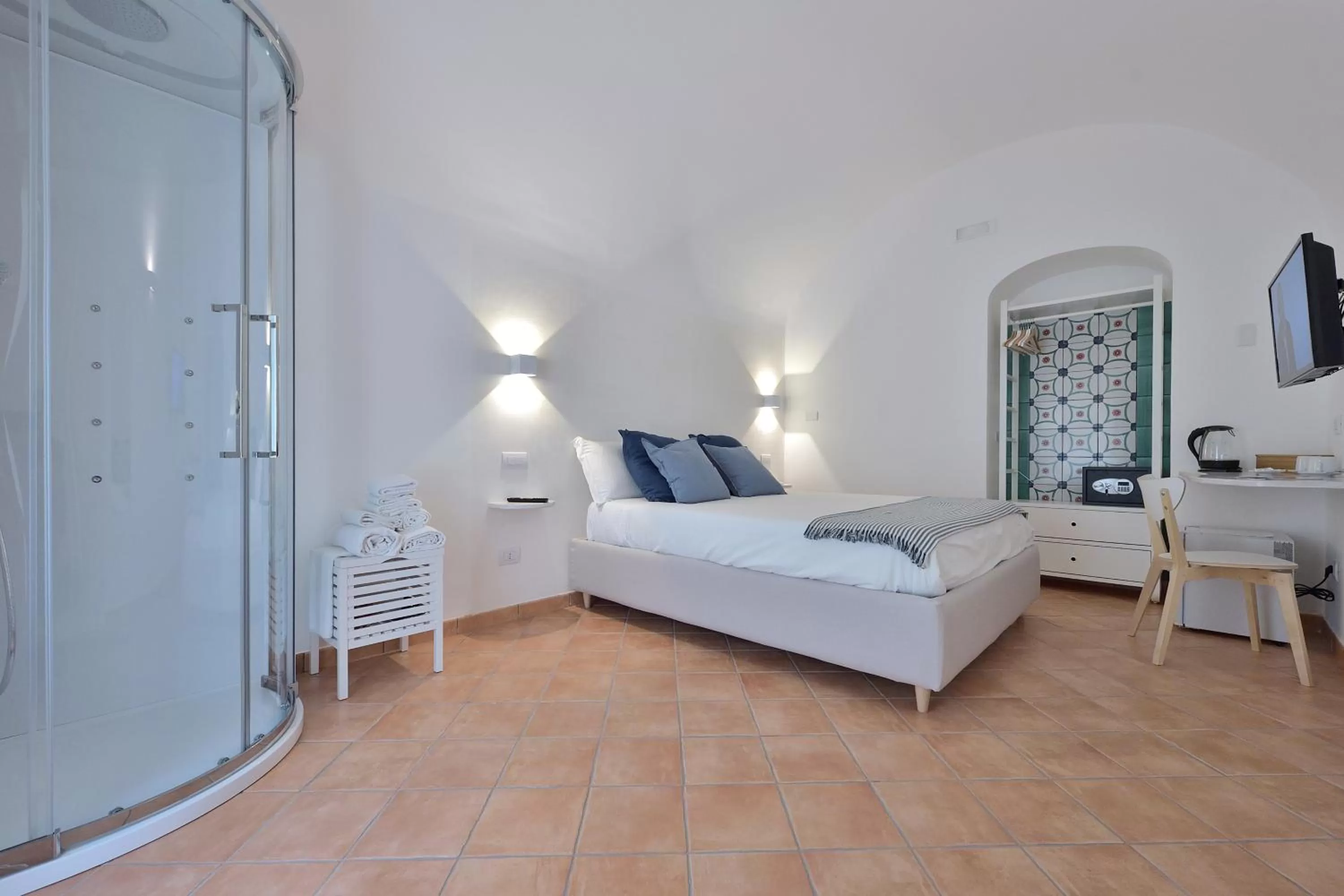 Shower, Bed in Casa Amorino