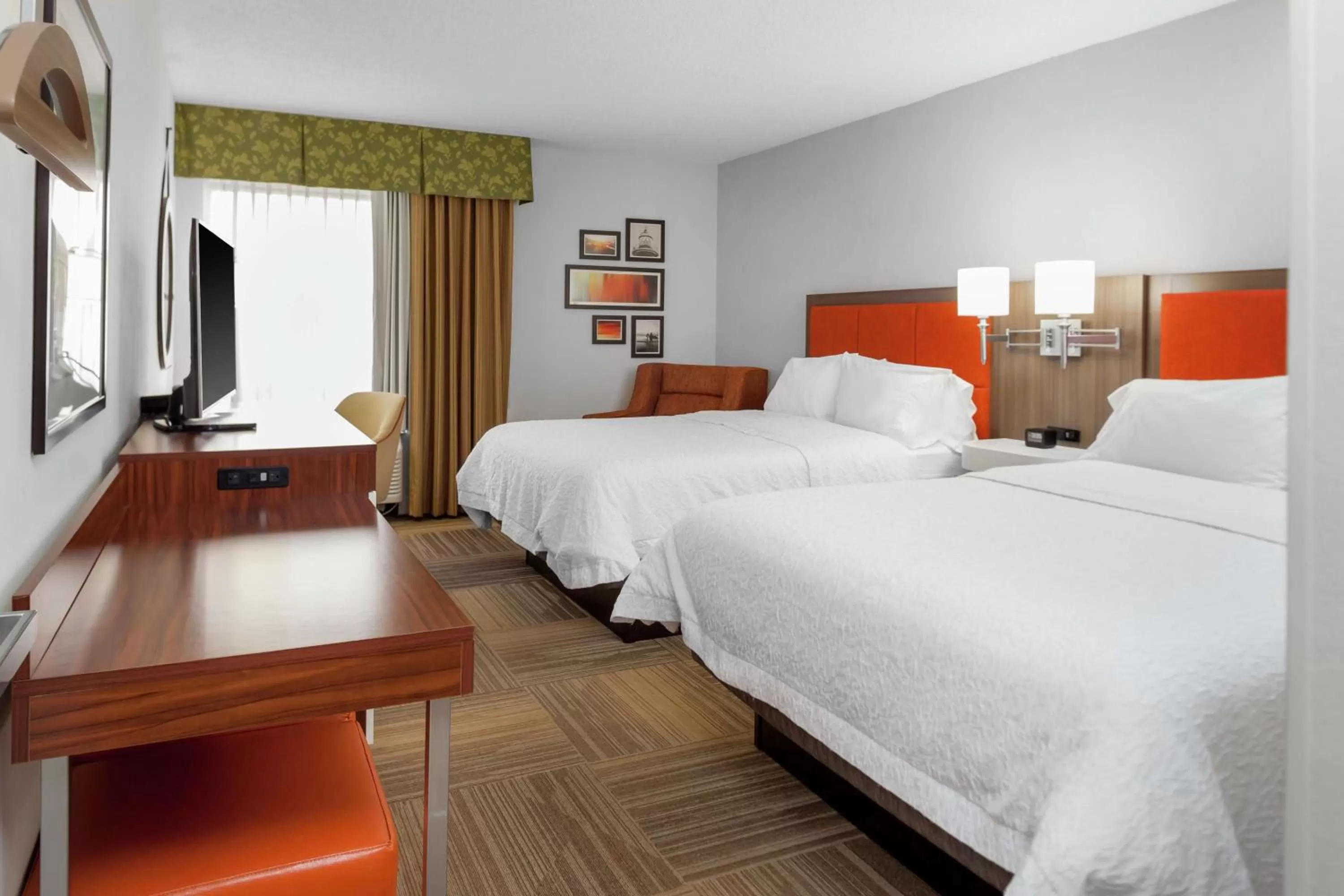 Bedroom, Bed in Hampton Inn Miami/Dadeland