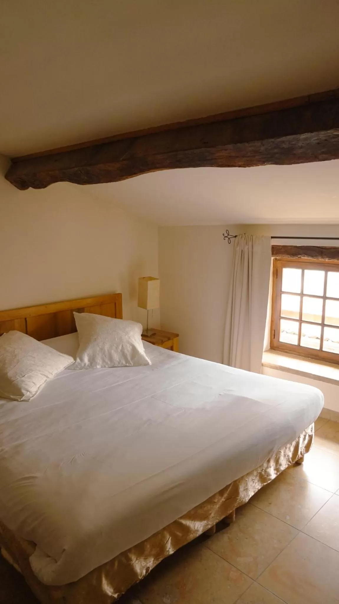 Bed in Hôtel la Fête en Provence