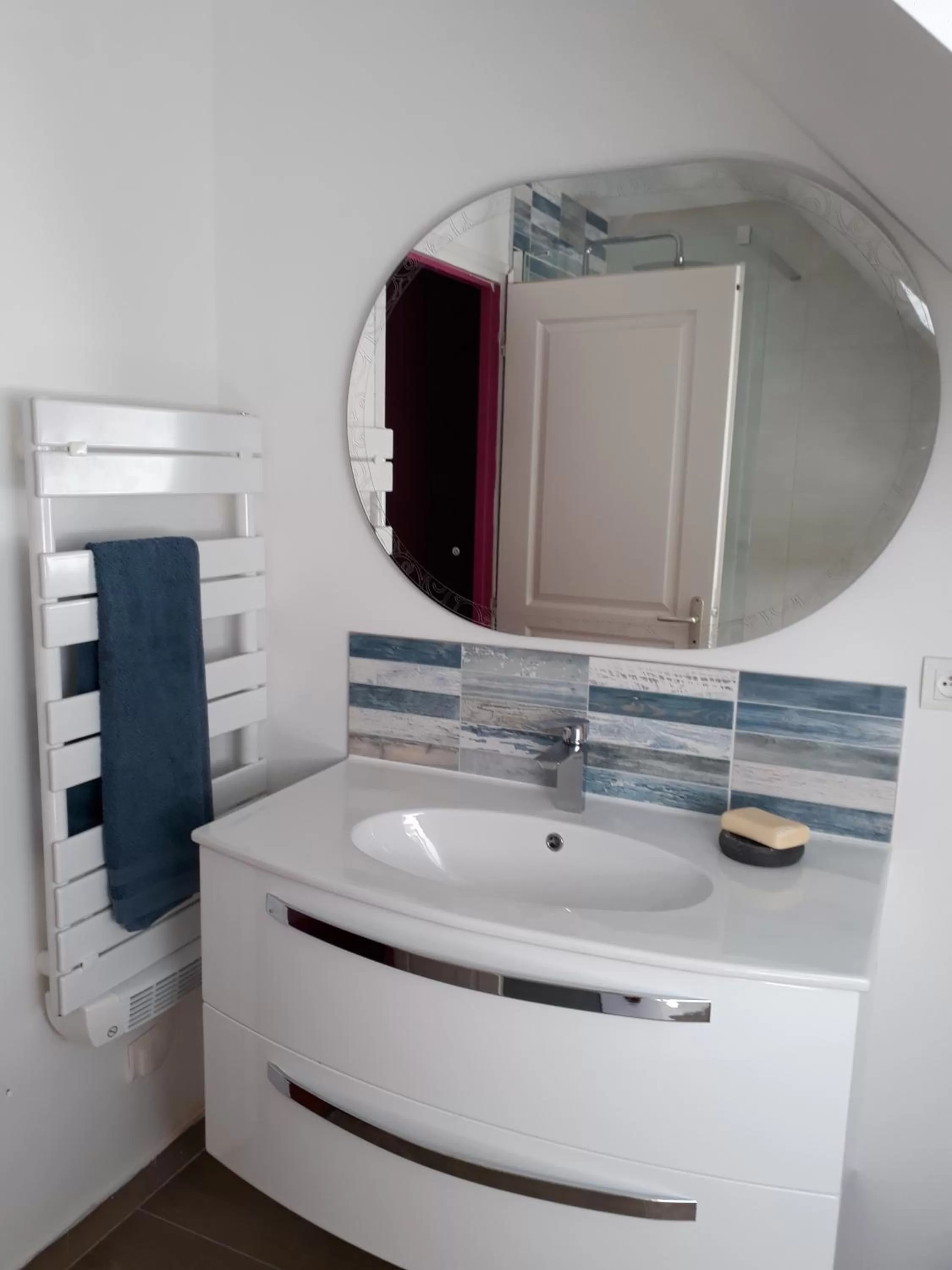 Bathroom in HAVRE DE PAIX à BREC'H