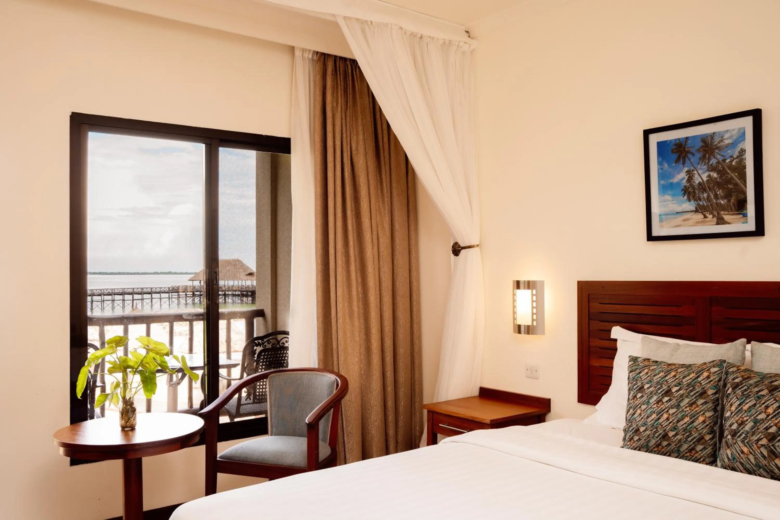 Sea view, Bed in White Sands Hotel