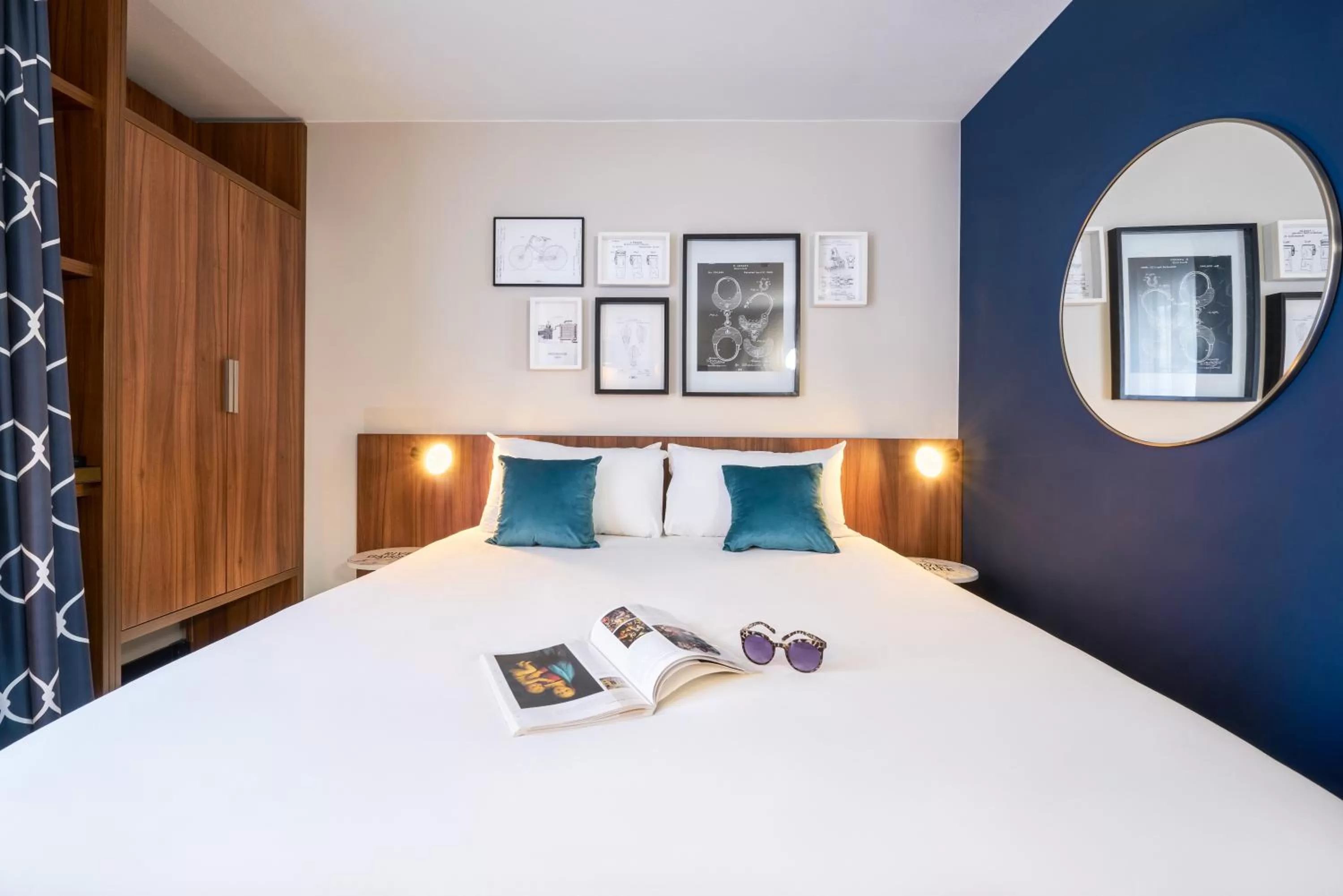 Bed in Mercure Paris Montparnasse Pasteur