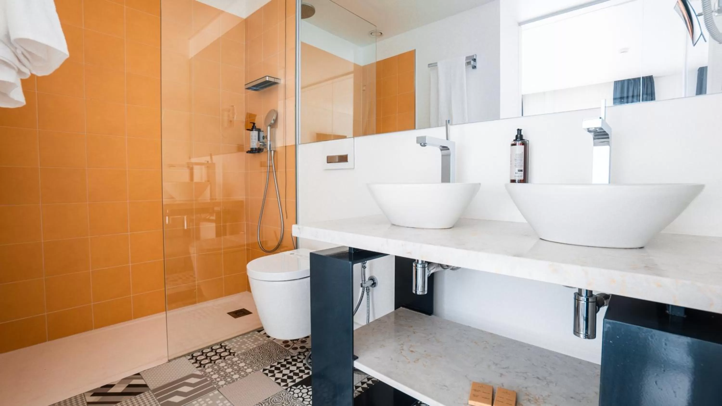 Bathroom in Hills Hotel Lisboa