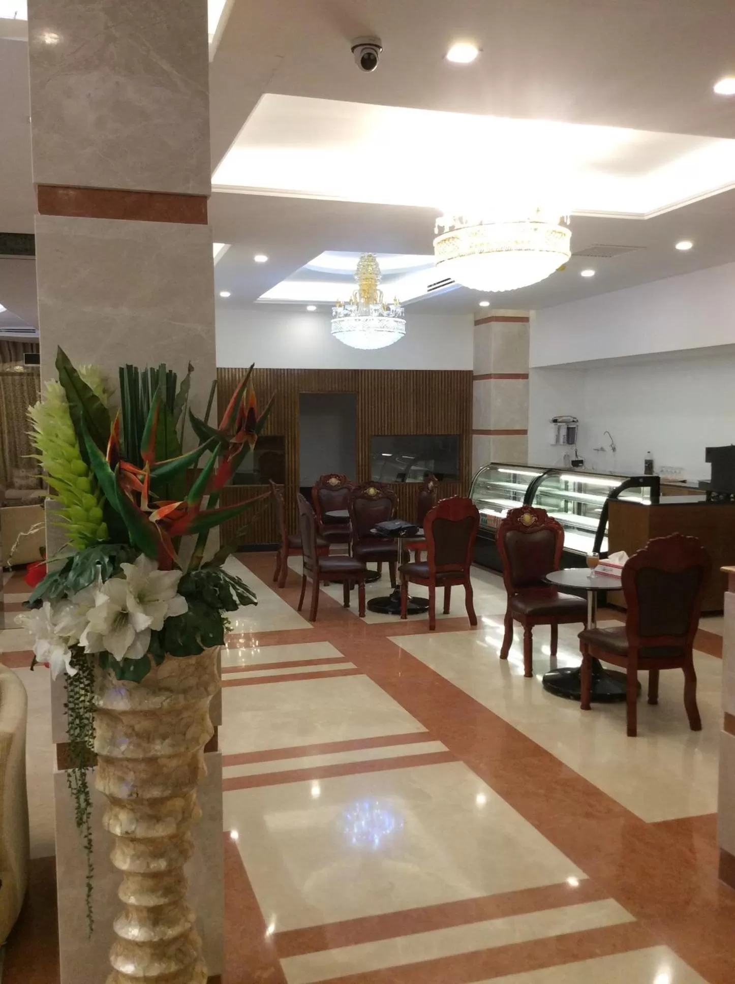 Restaurant/places to eat in Marino Royal Hotel