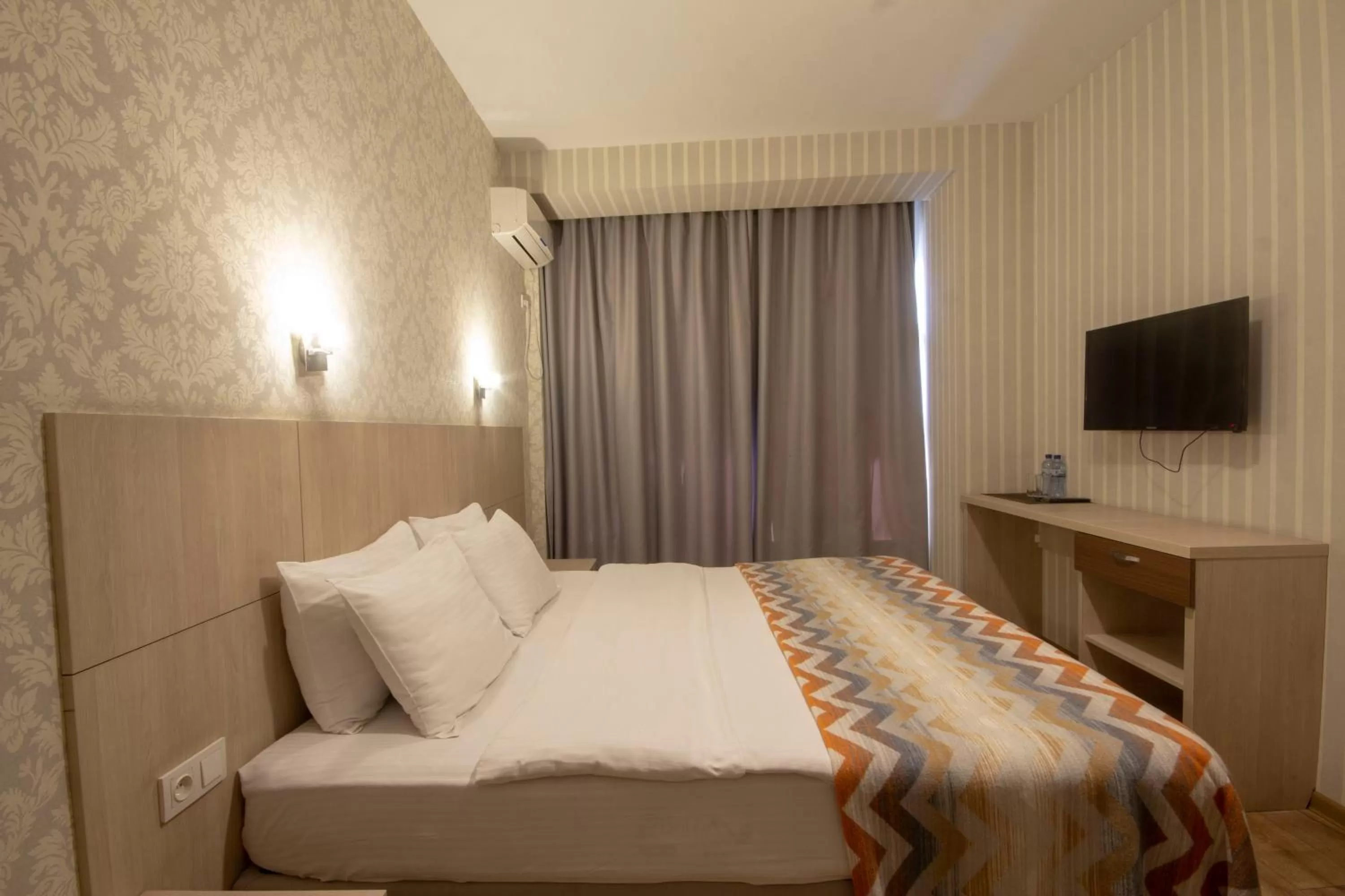 Photo of the whole room, Bed in Light House Old City