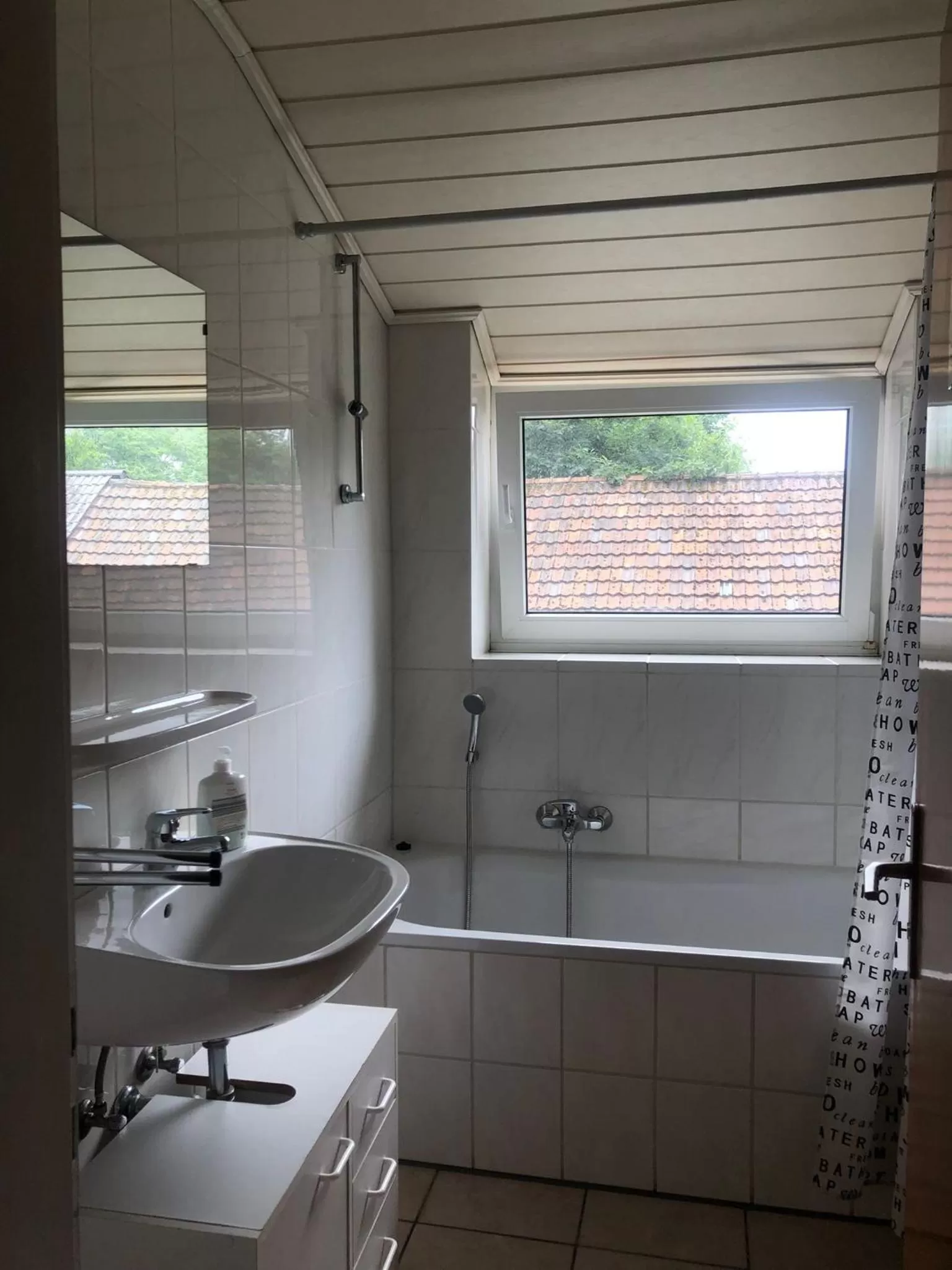 Bathroom in Restaurant Yamas im Haus Waldesruh