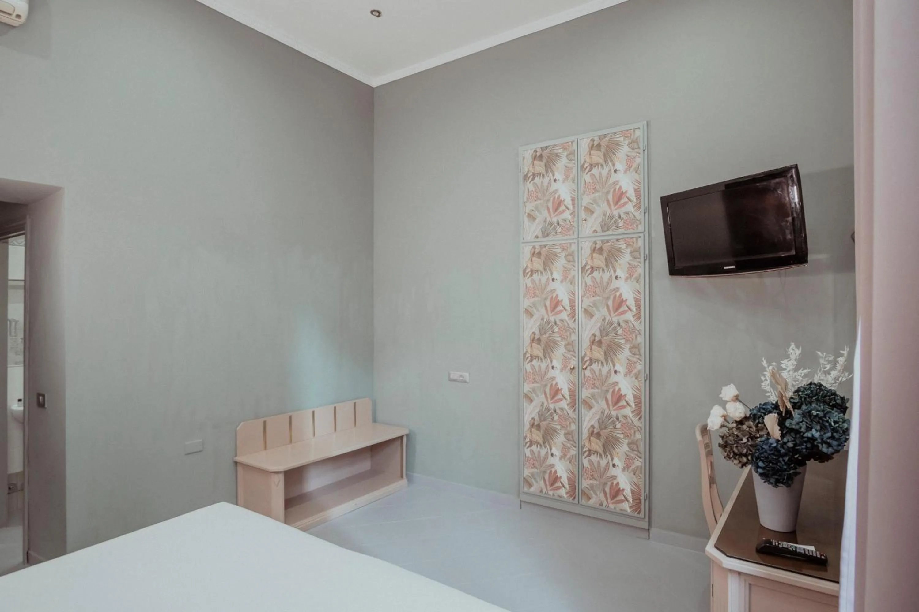 TV and multimedia, Bed in Hotel Marisa