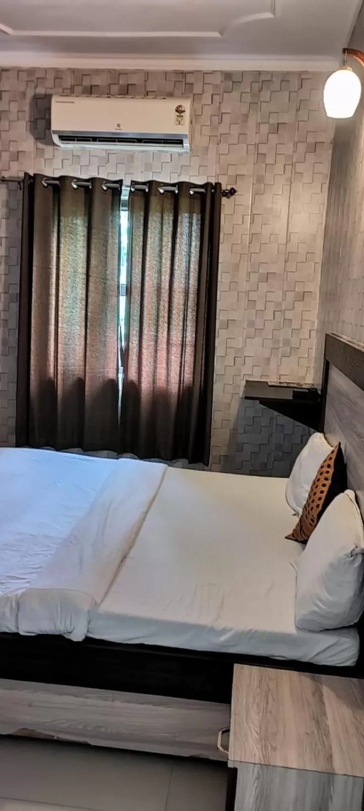 air conditioner, Bed in Hotel Taj Stay Agra