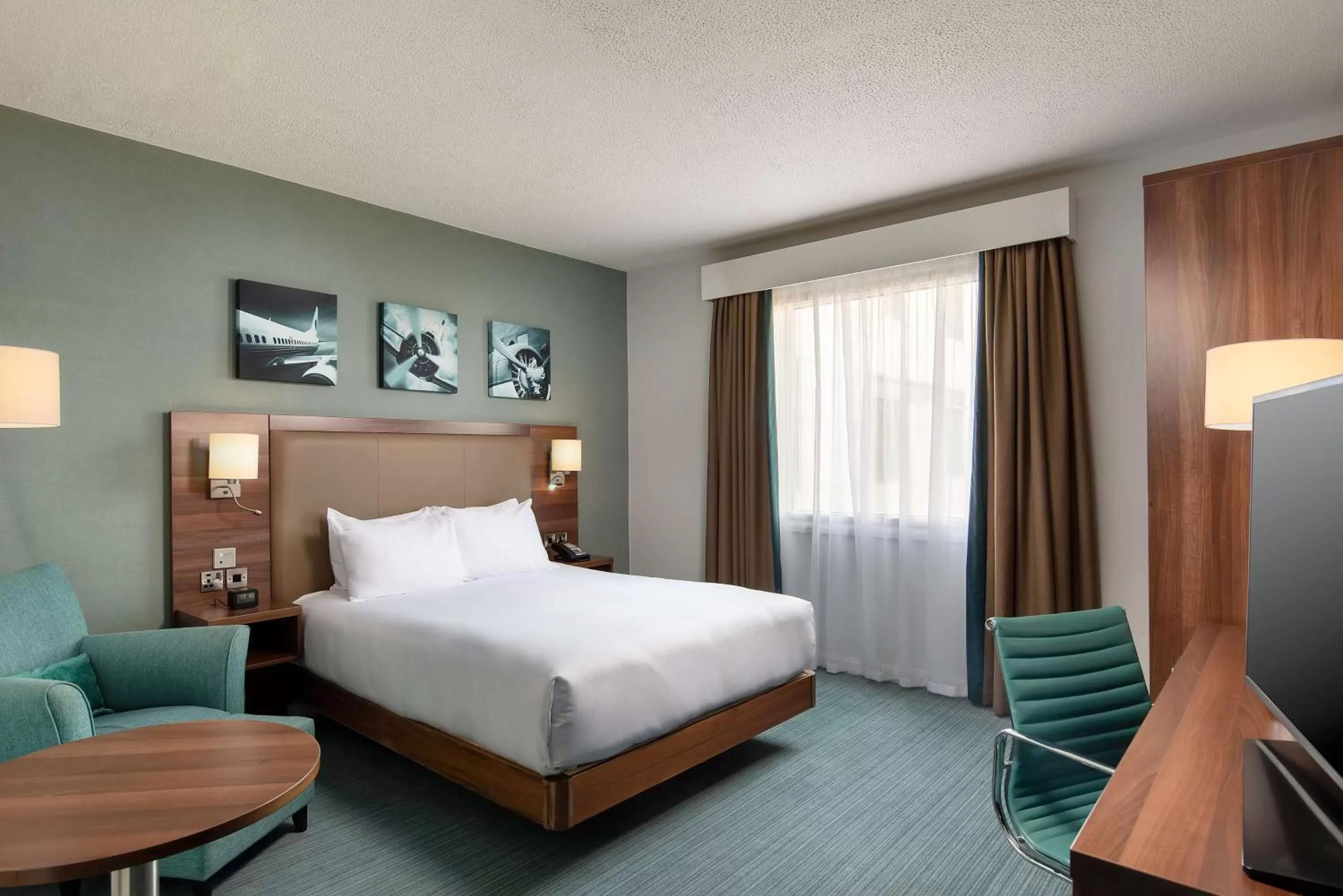 Bed in Hilton Garden Inn London Heathrow Airport