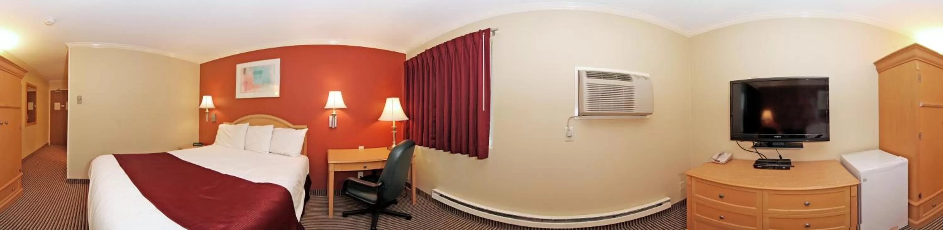 Photo of the whole room, Bed in Valley Inn Shakopee
