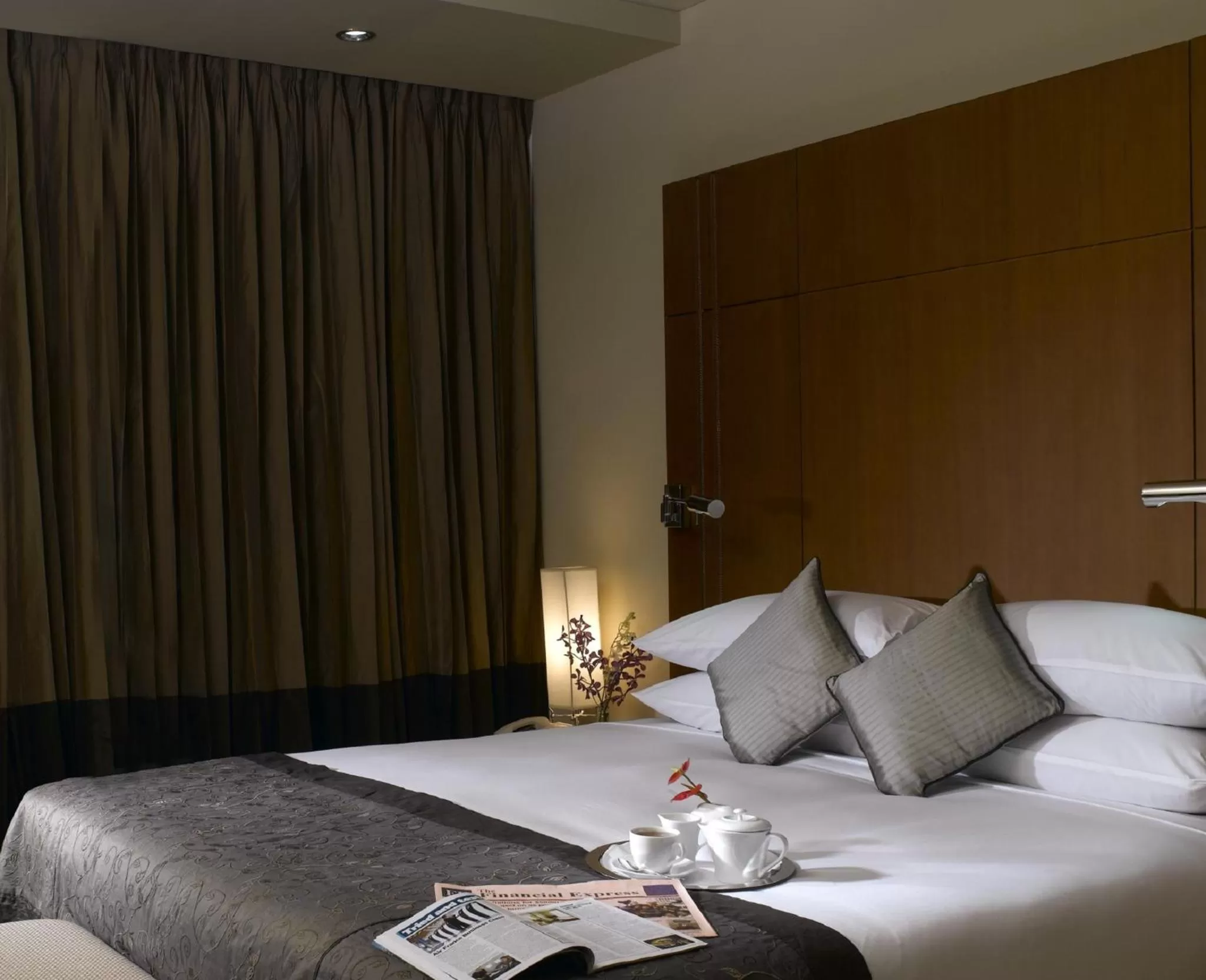 Bedroom, Bed in Radisson Blu Dhaka Water Garden