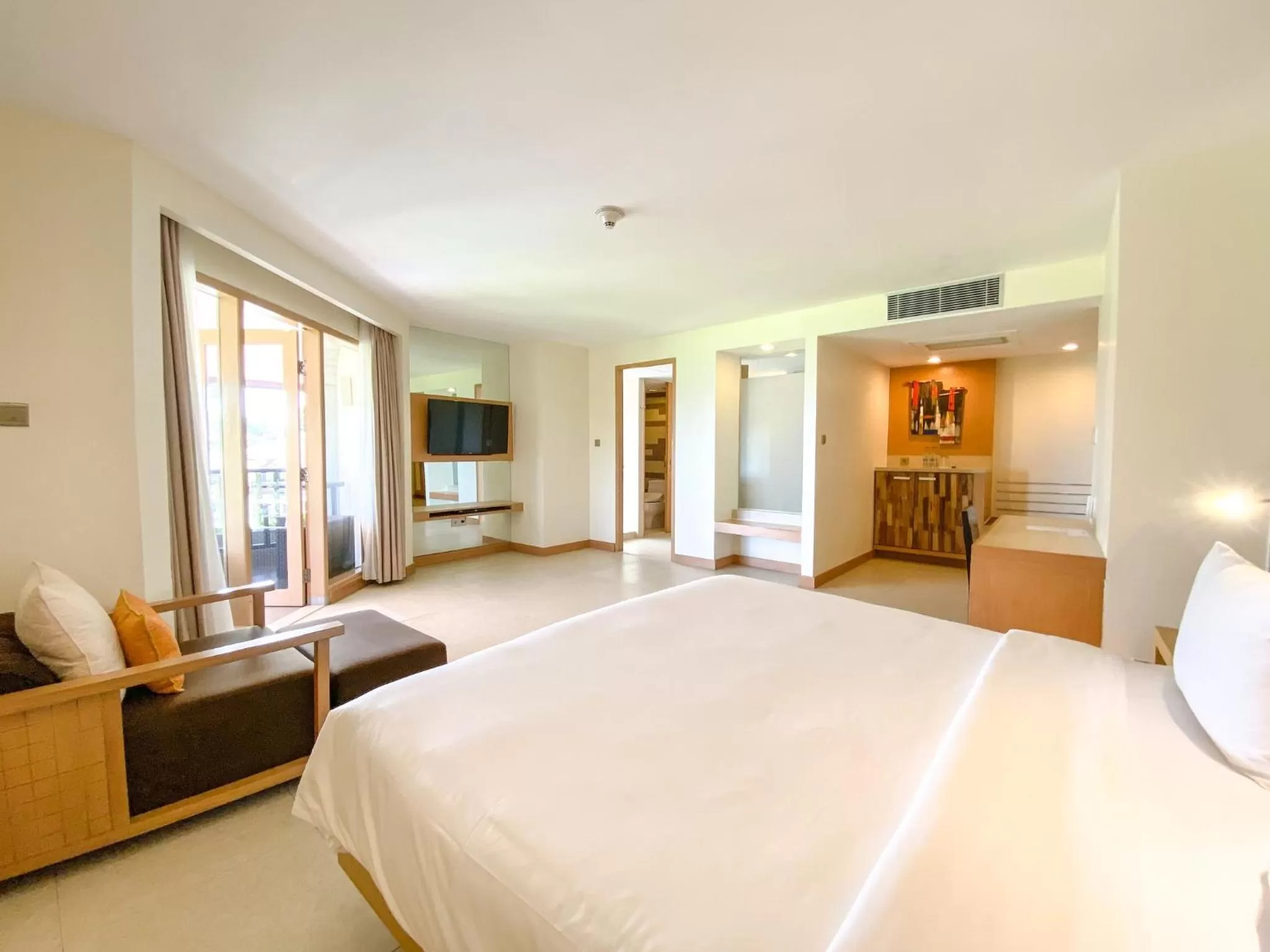 Photo of the whole room, Bed in Holiday Inn Resort Baruna Bali by IHG