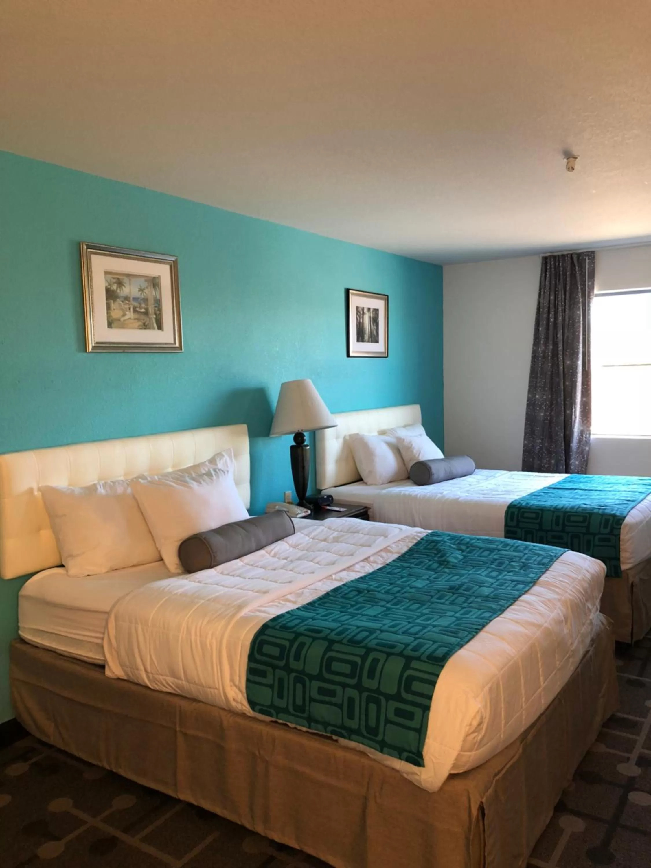 Bed in Howard Johnson by Wyndham Lubbock TX
