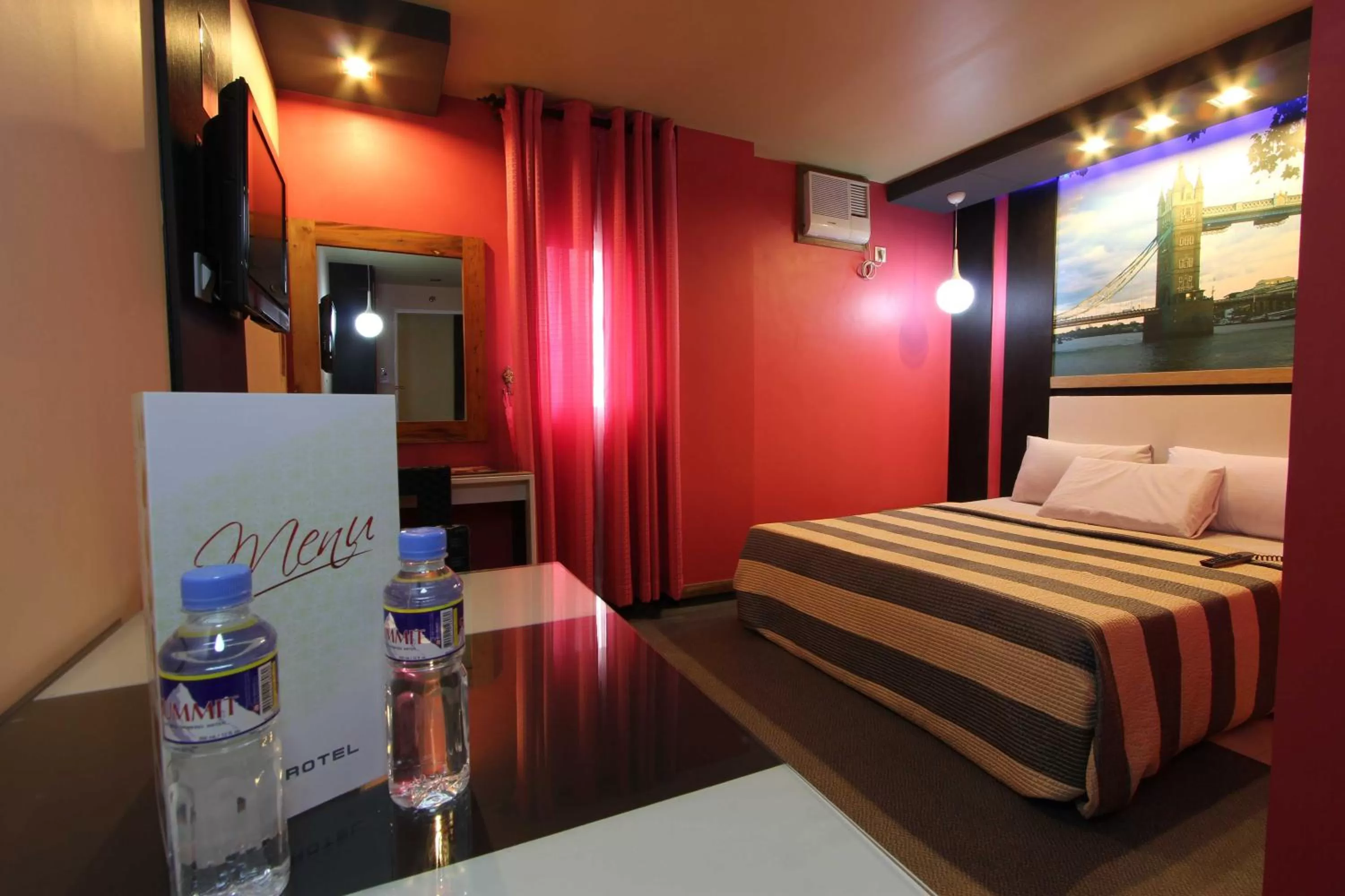 Photo of the whole room, Bed in Eurotel North EDSA