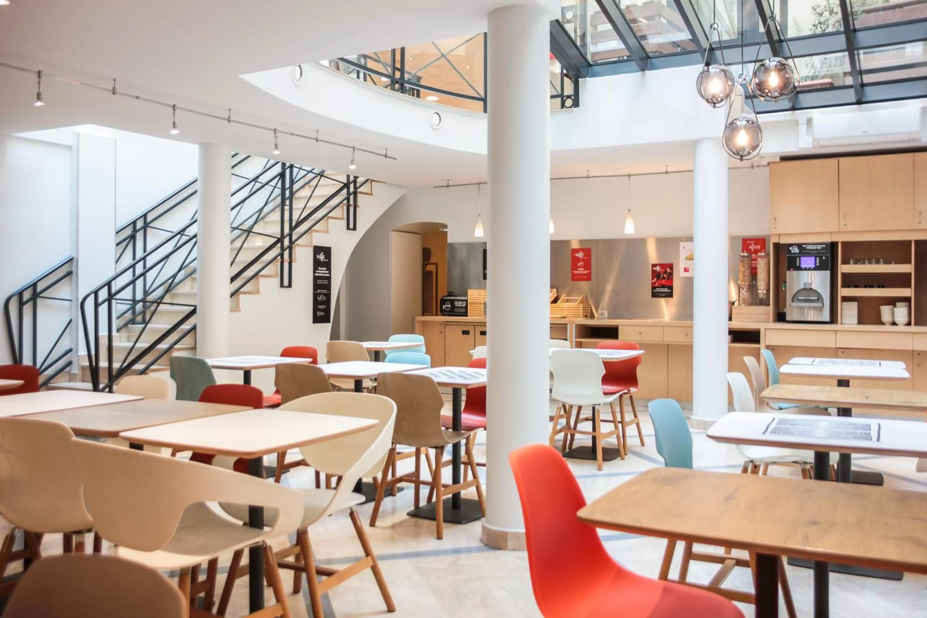 Restaurant/places to eat in ibis Paris Opera La Fayette