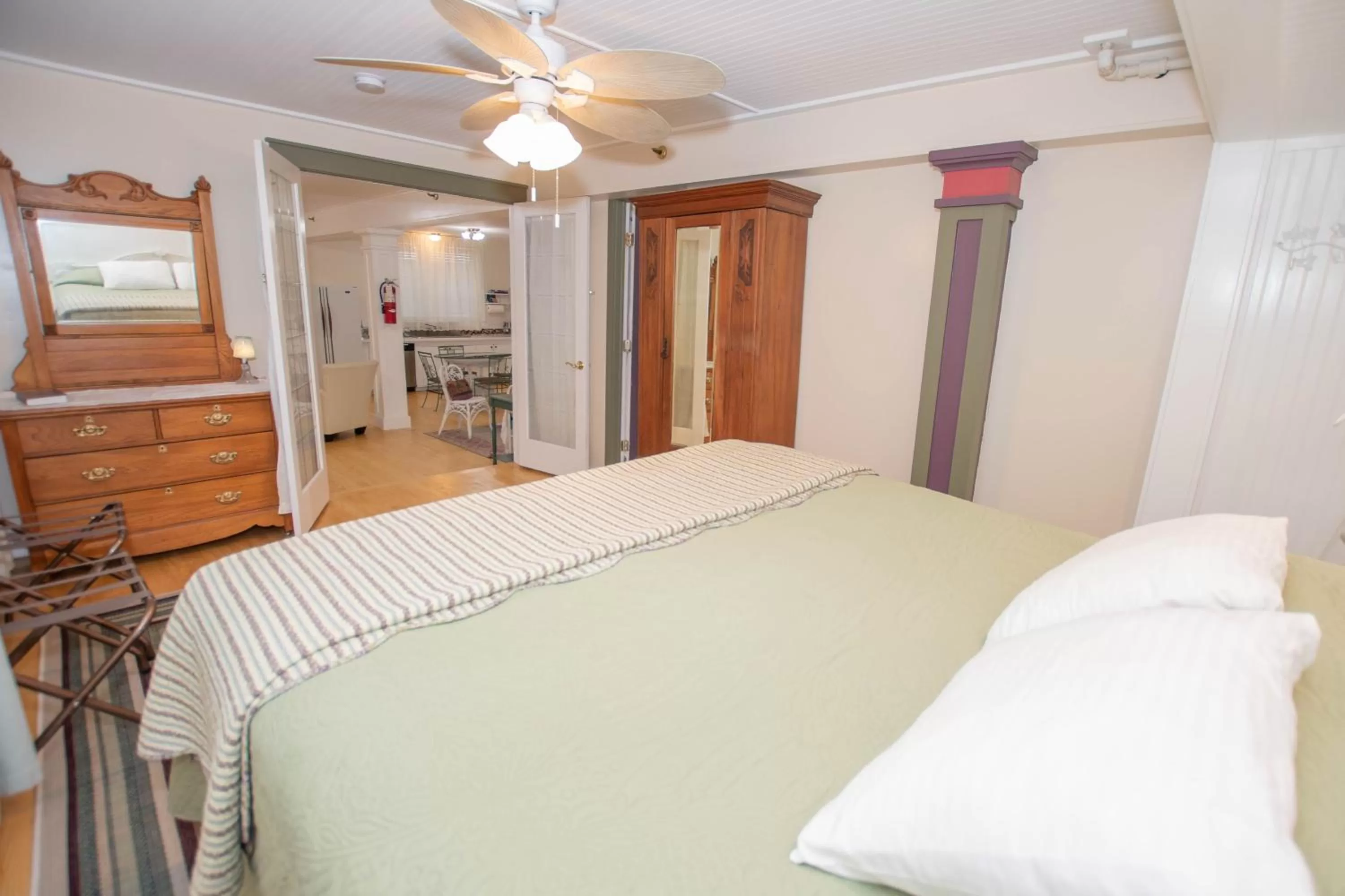 Bed in Terrace Inn and 1911 Restaurant