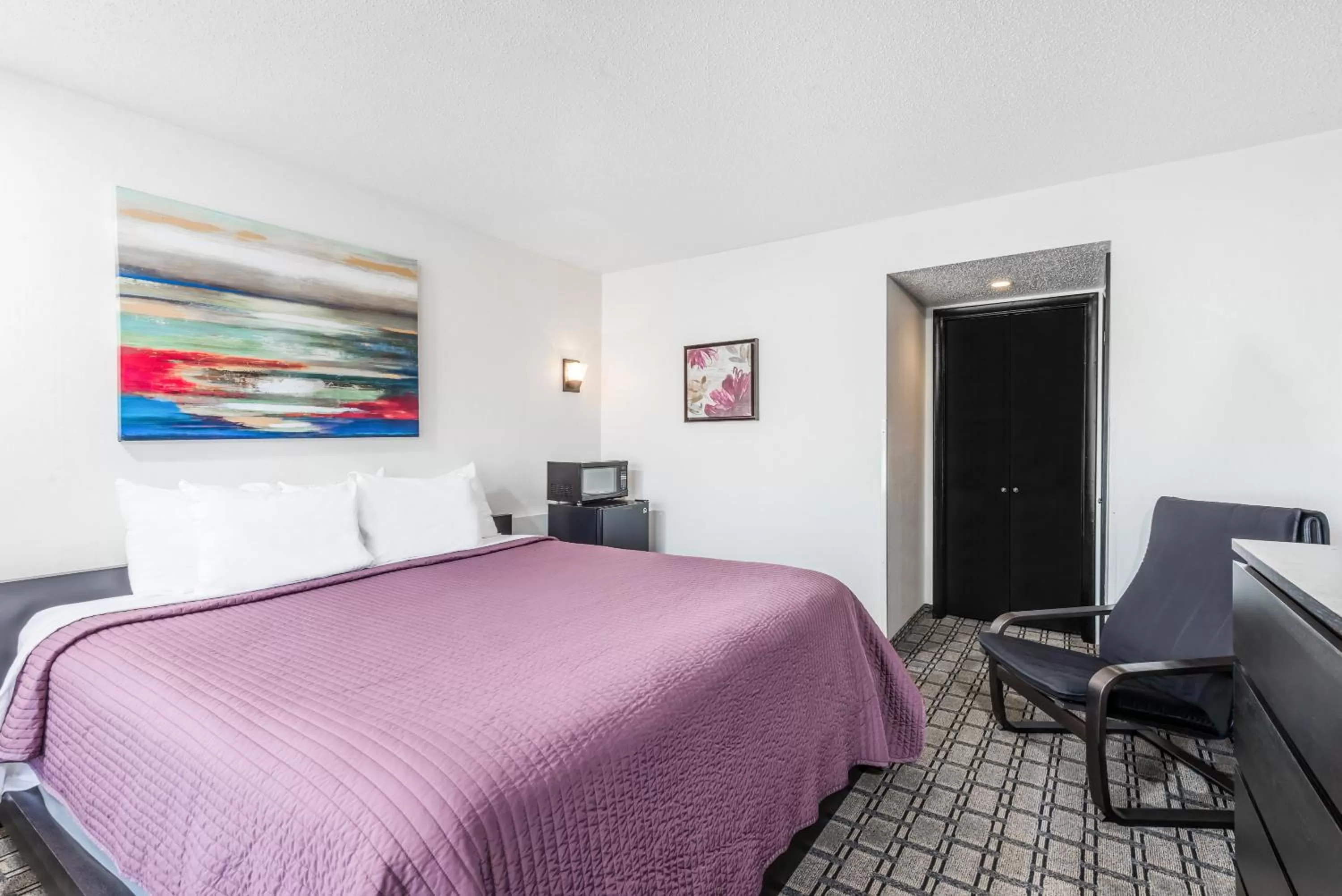 Studio King Suite - Non-Smoking in Days Inn by Wyndham St Clairsville