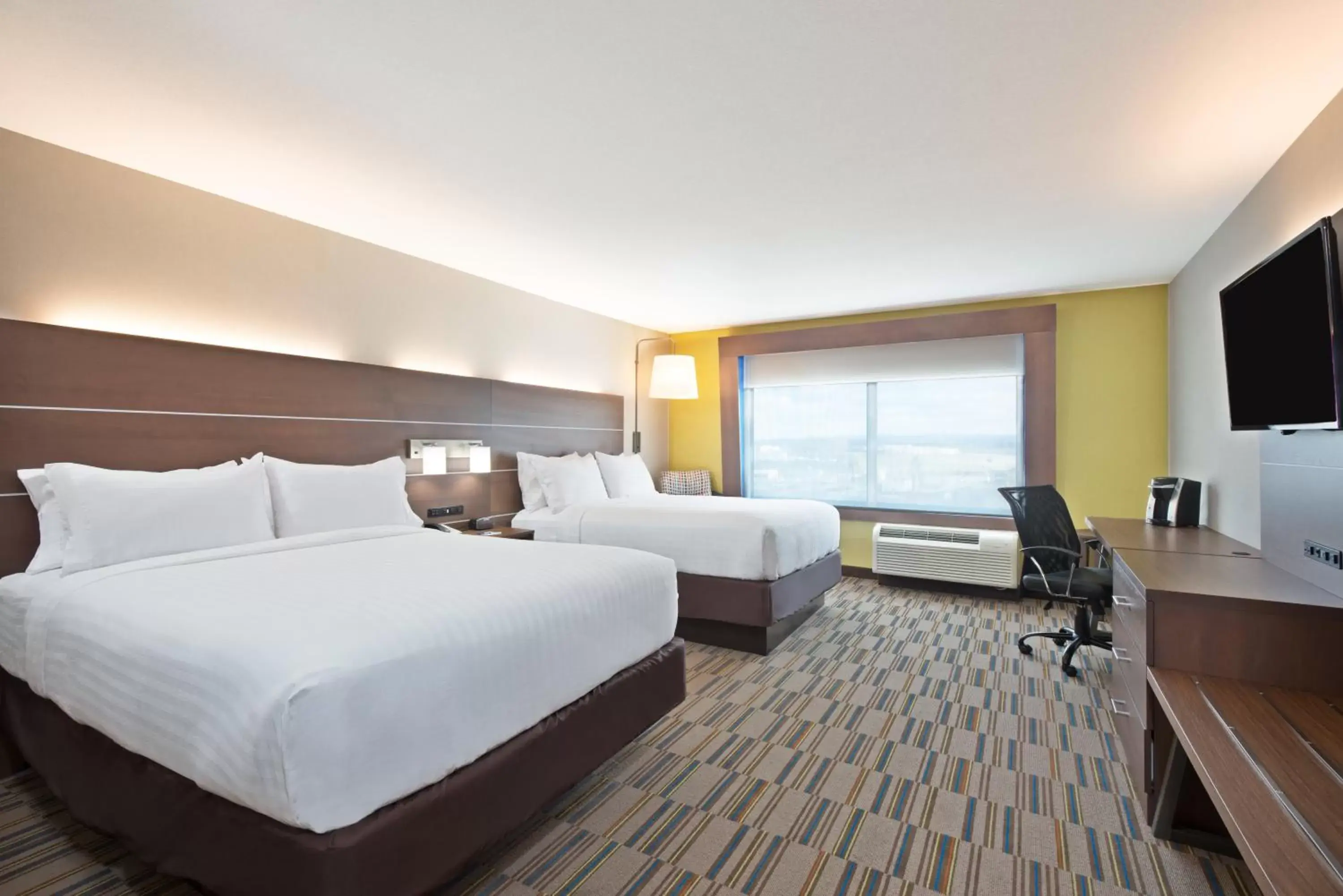 Standard Queen Room with Two Queen Beds in Holiday Inn Express & Suites Uniontown by IHG Standard Queen Room with Two Queen Beds in Holiday Inn Express & Suites Uniontown by IHG