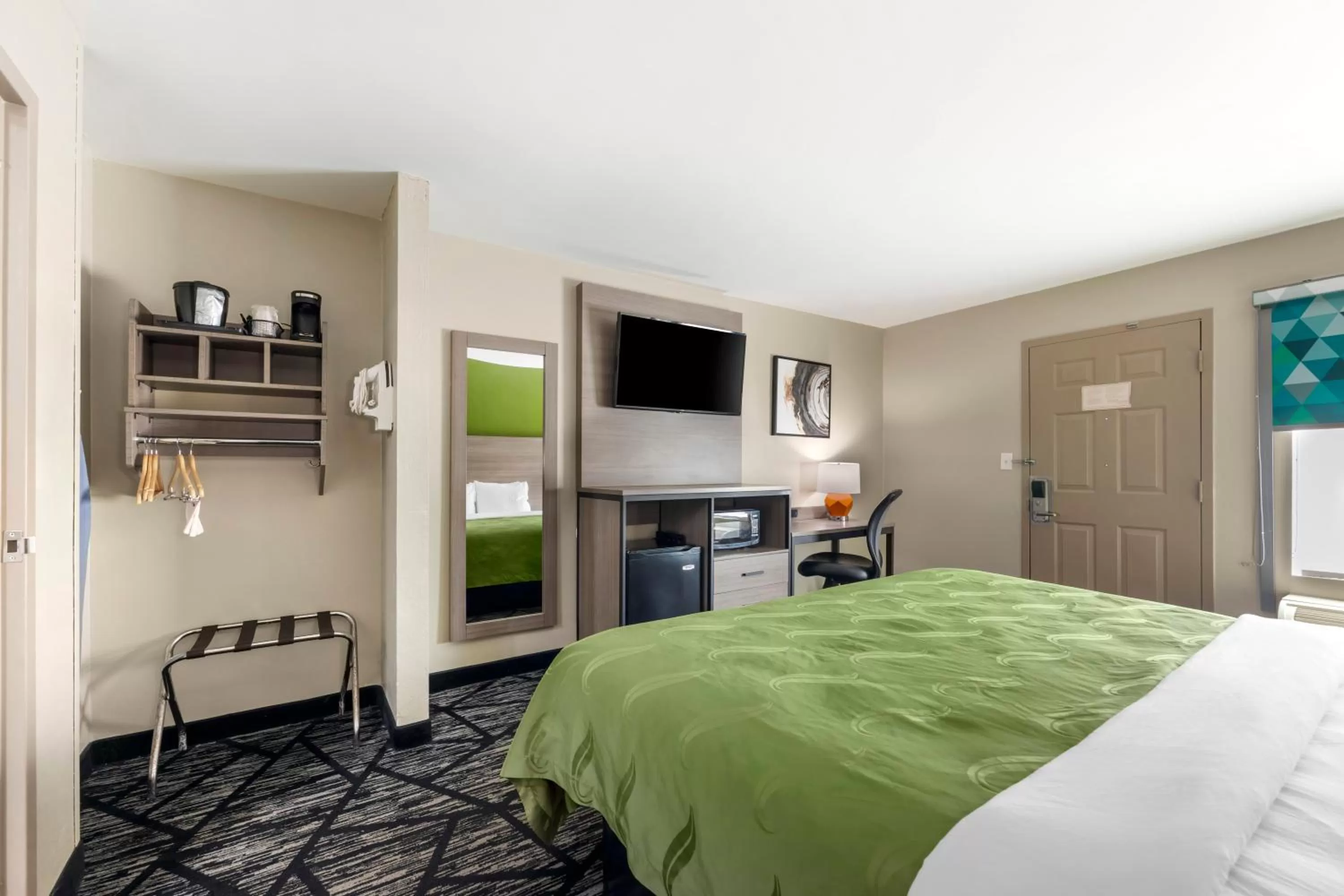 Bed in Quality Inn Jackson Northwest