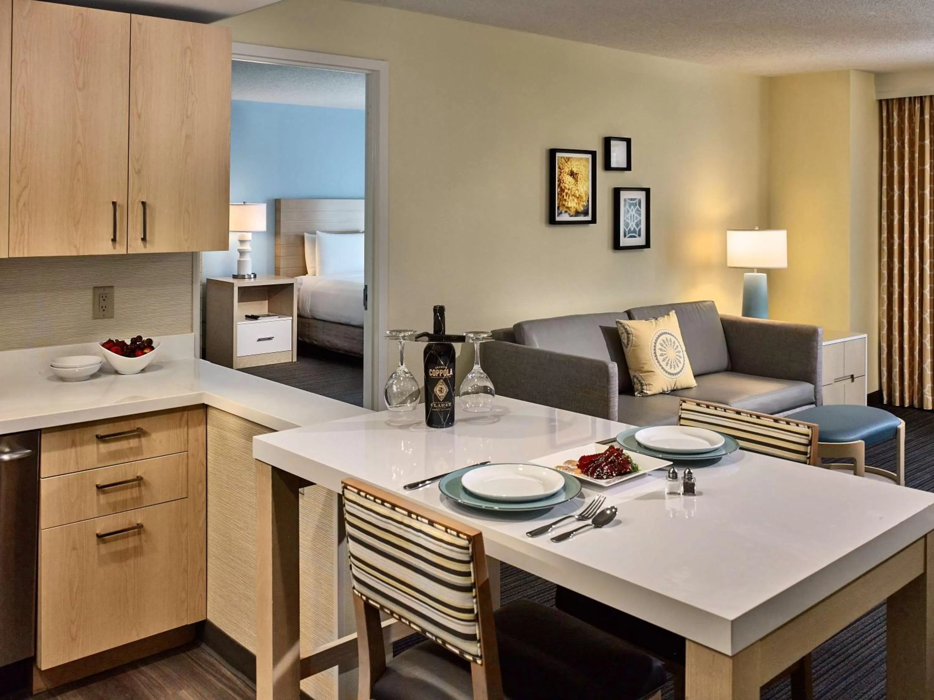 Kitchen or kitchenette in Sonesta ES Suites New Orleans Downtown