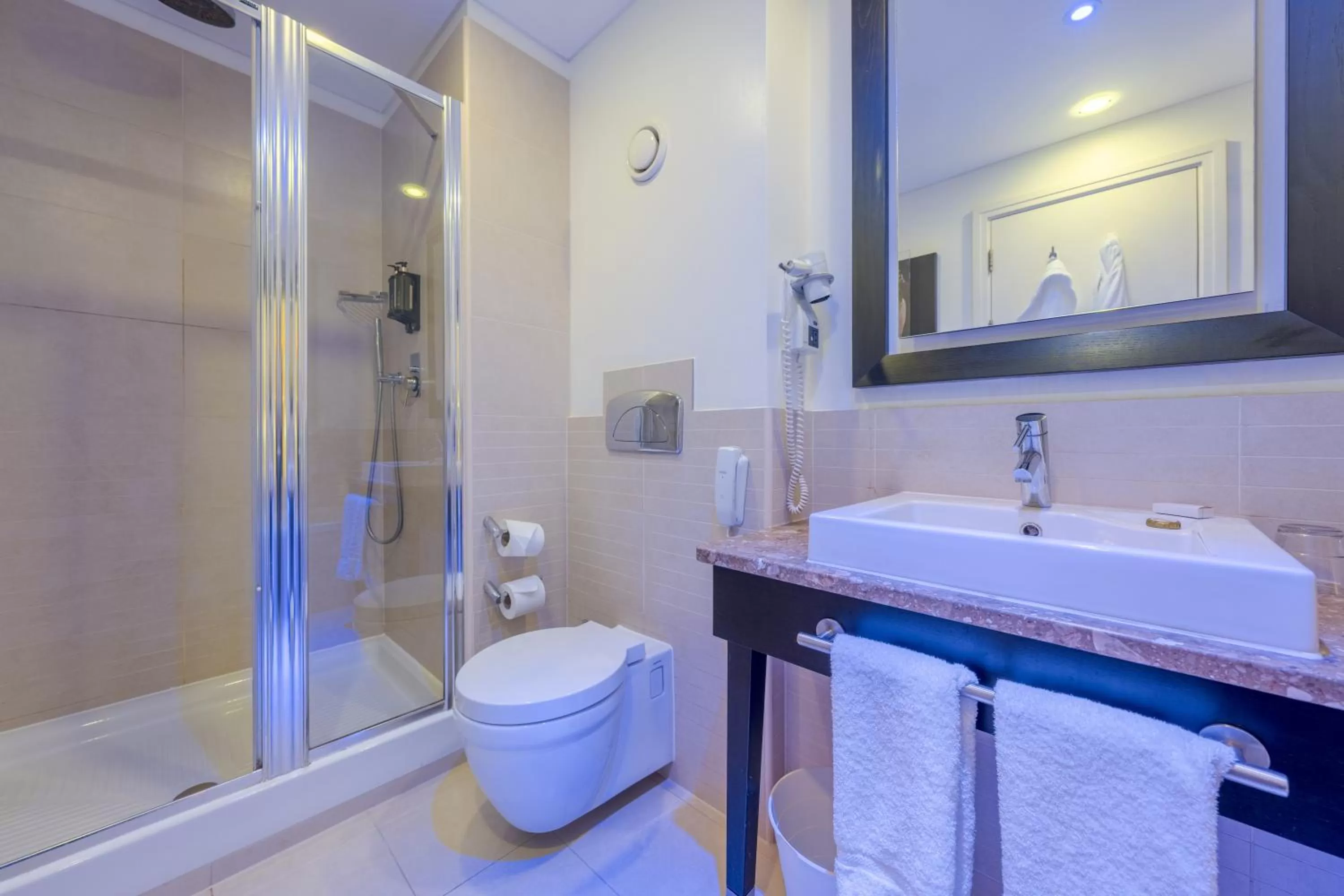 Deluxe Family Room in Pestana Chelsea Bridge Hotel