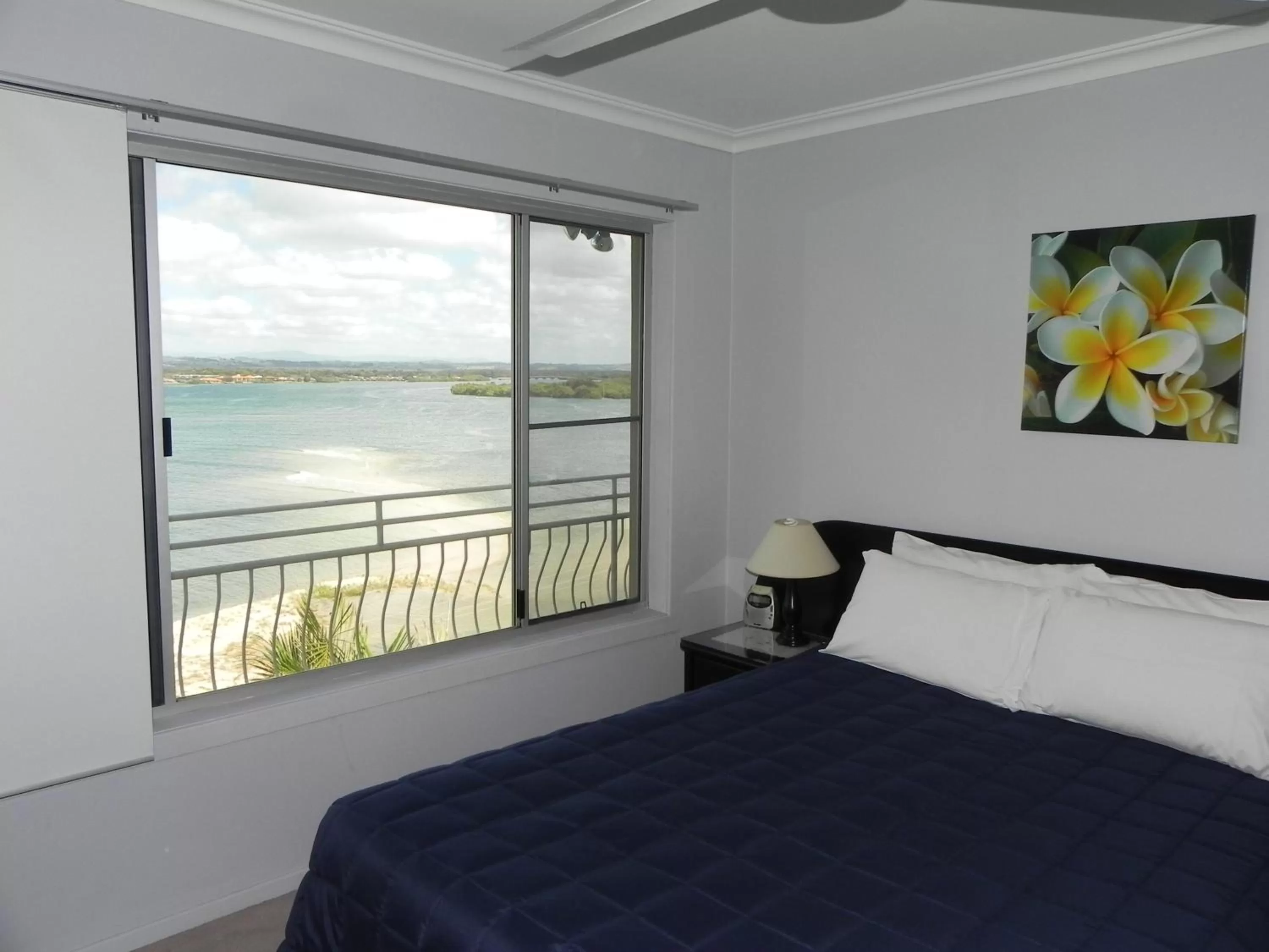 Bedroom in Leisure-Lee Holiday Apartments