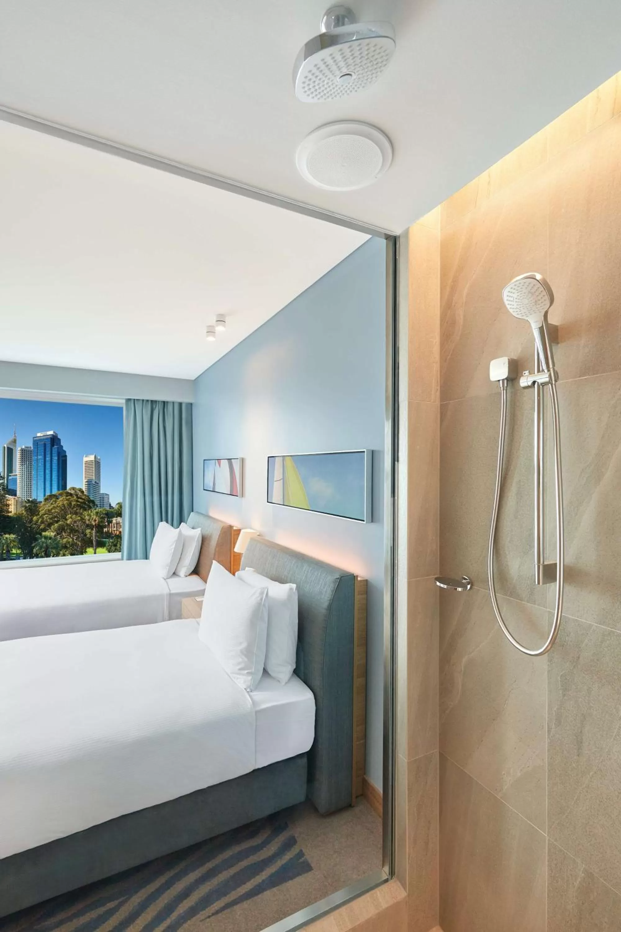Bathroom, Bed in Doubletree By Hilton Perth Waterfront