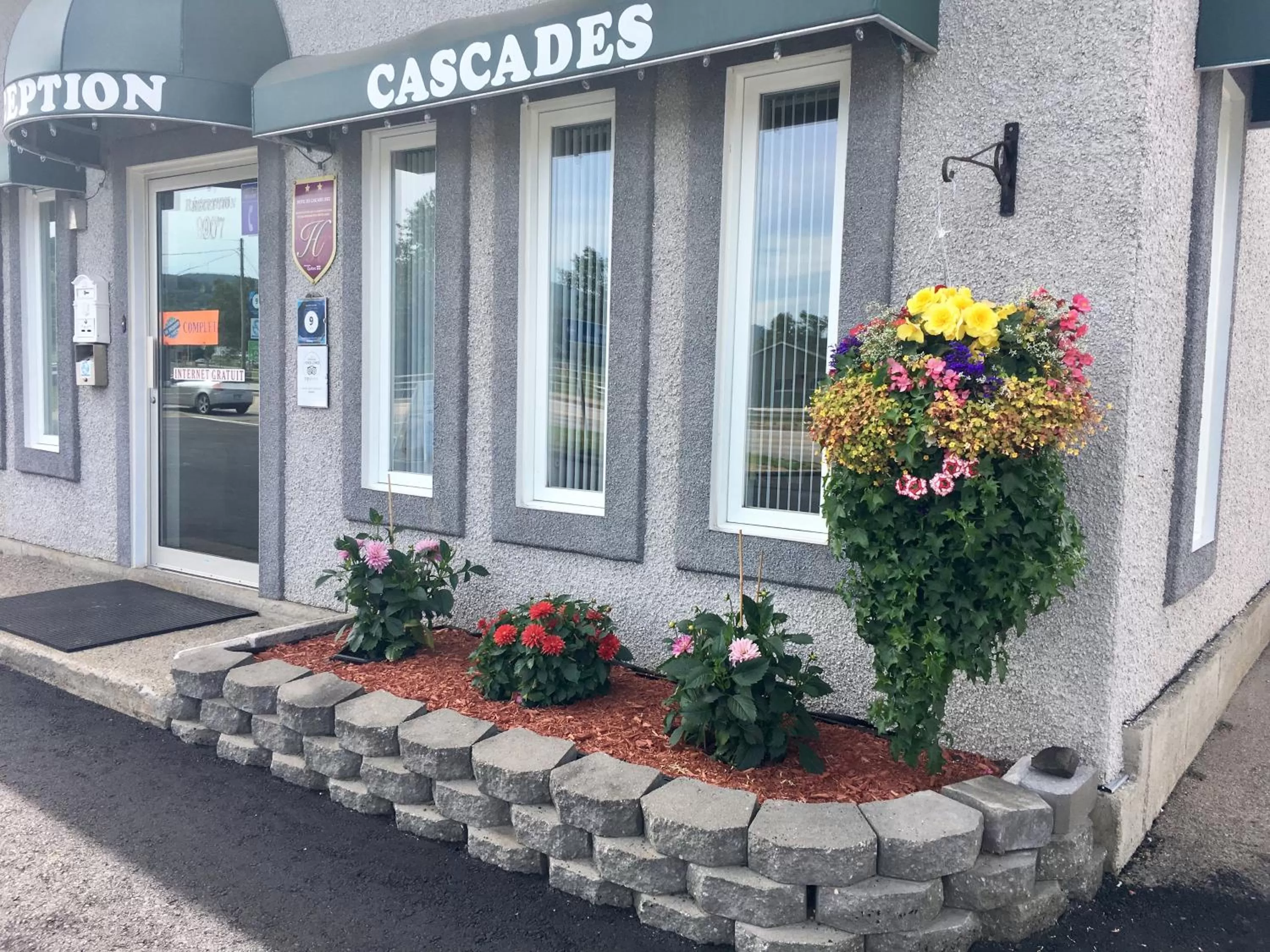 Facade/entrance, Property Building in Motel Des Cascades