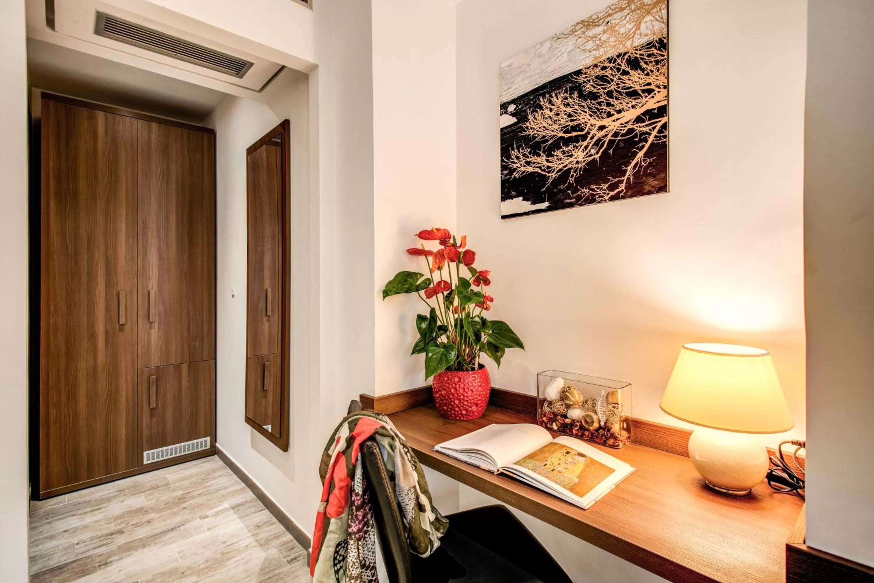 Decorative detail in Rome Garden Hotel